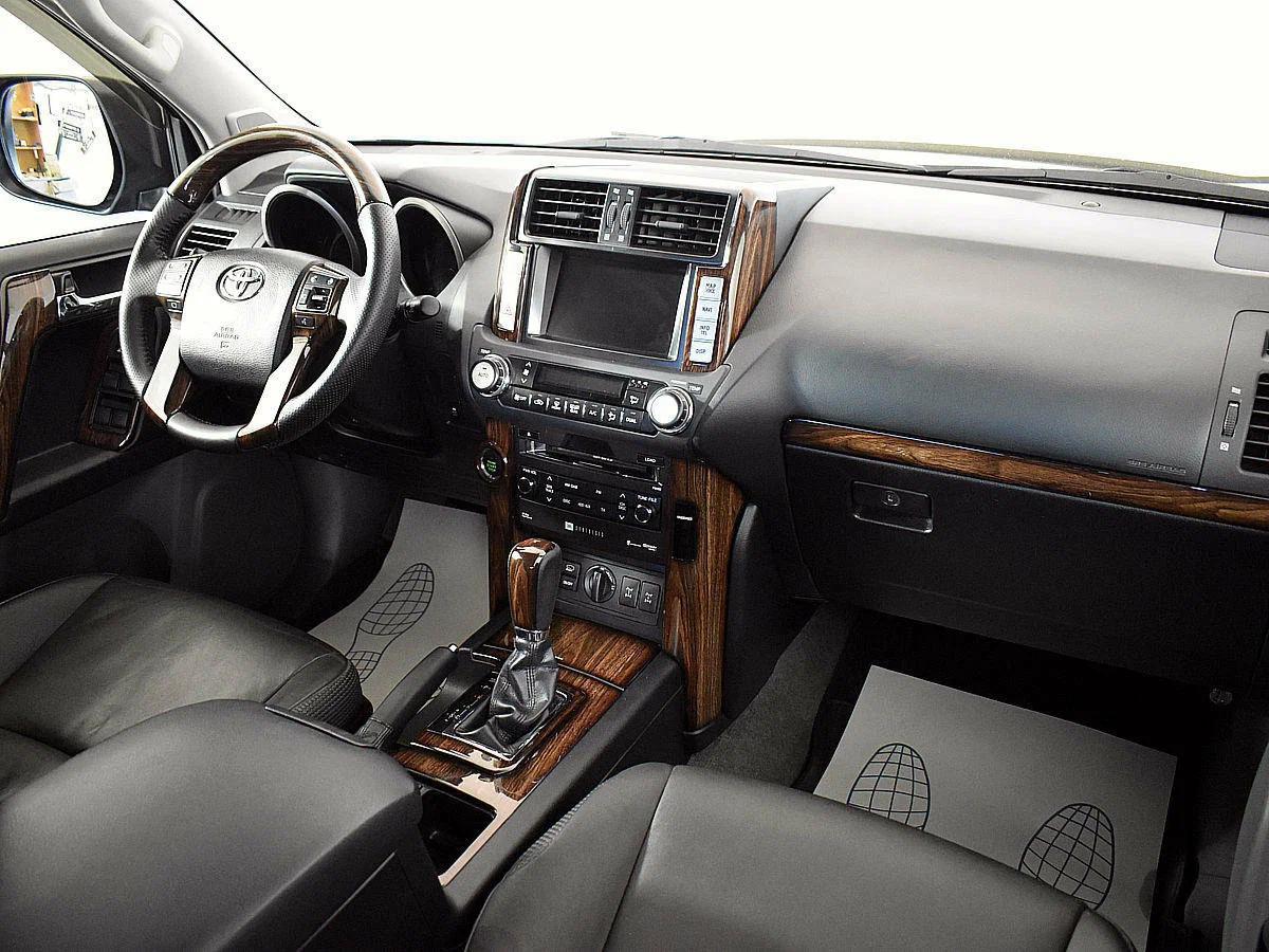 Toyota Land Cruiser Prado 2010, черный