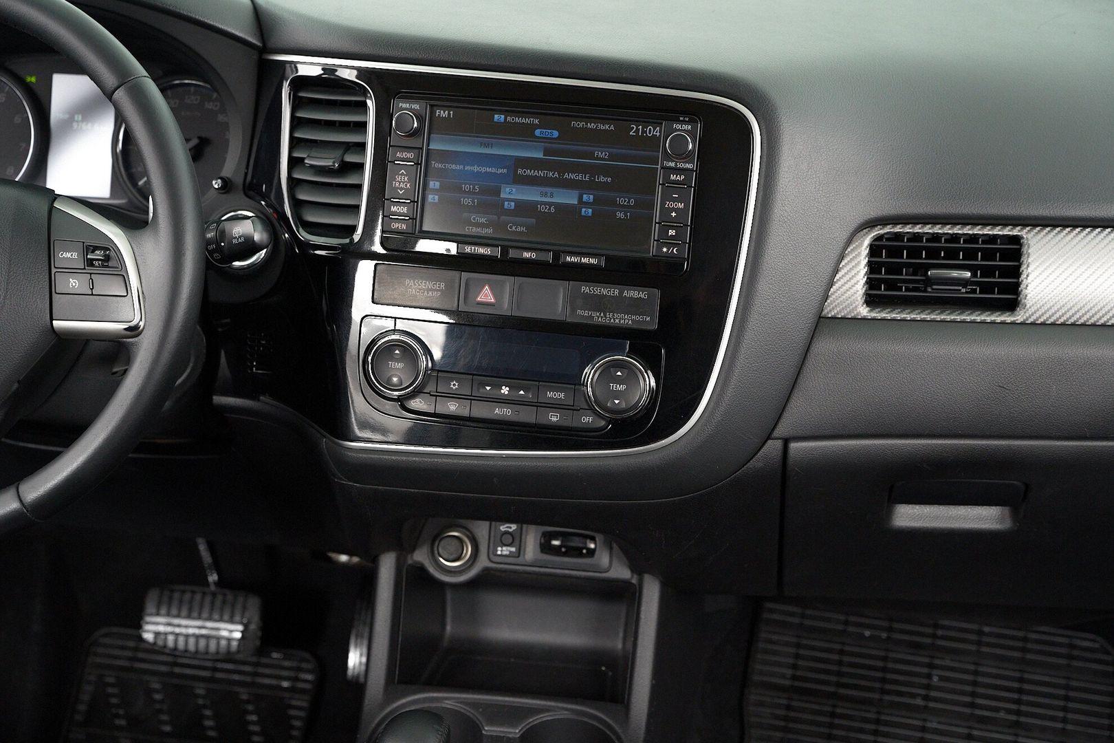 Mitsubishi Outlander 2013, белый