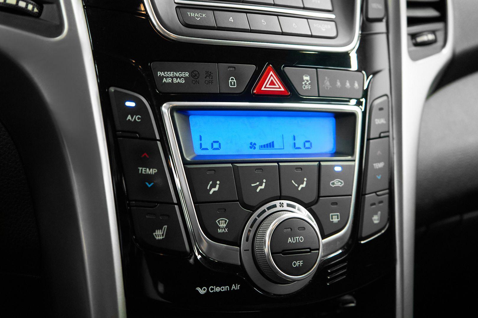 Hyundai i30 2012, белый