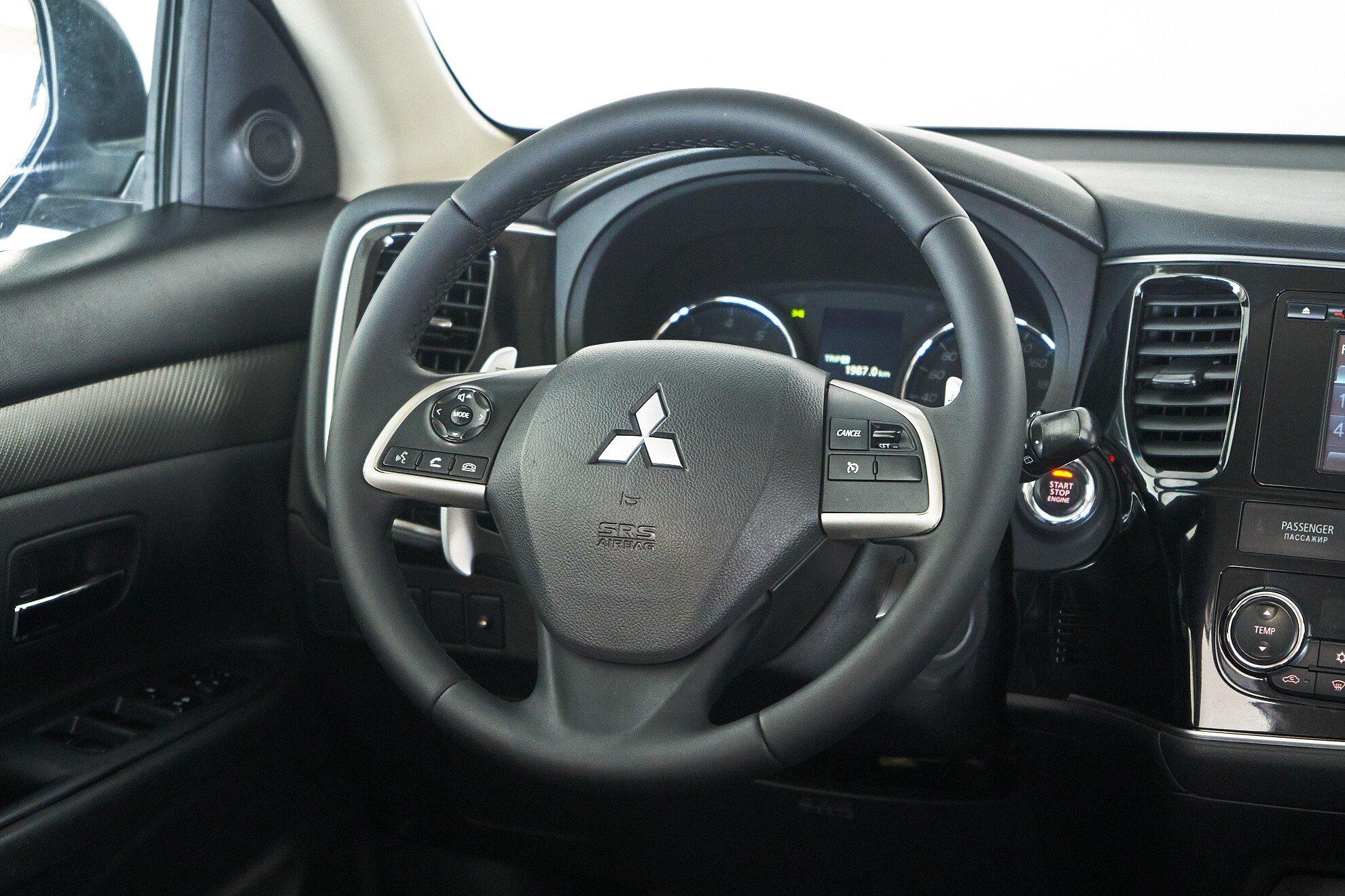 Mitsubishi Outlander 2012, черный