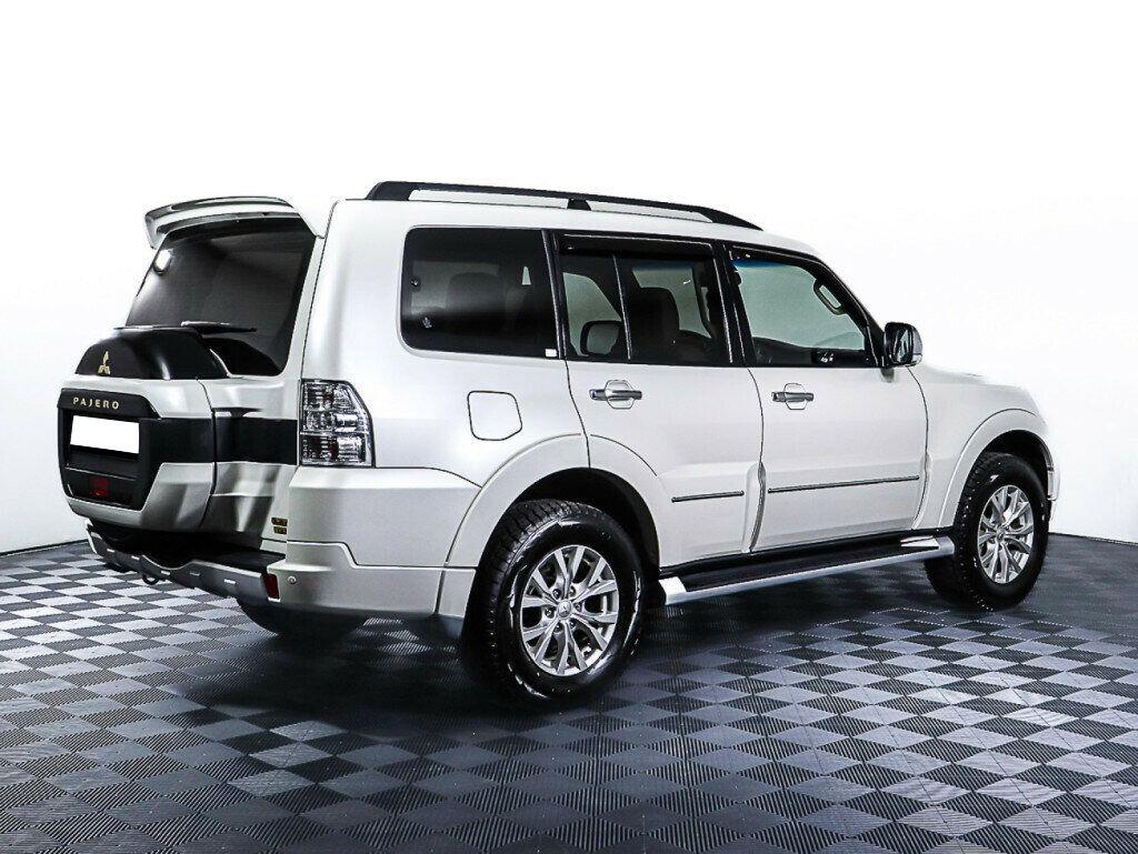 Mitsubishi Pajero 2020, белый