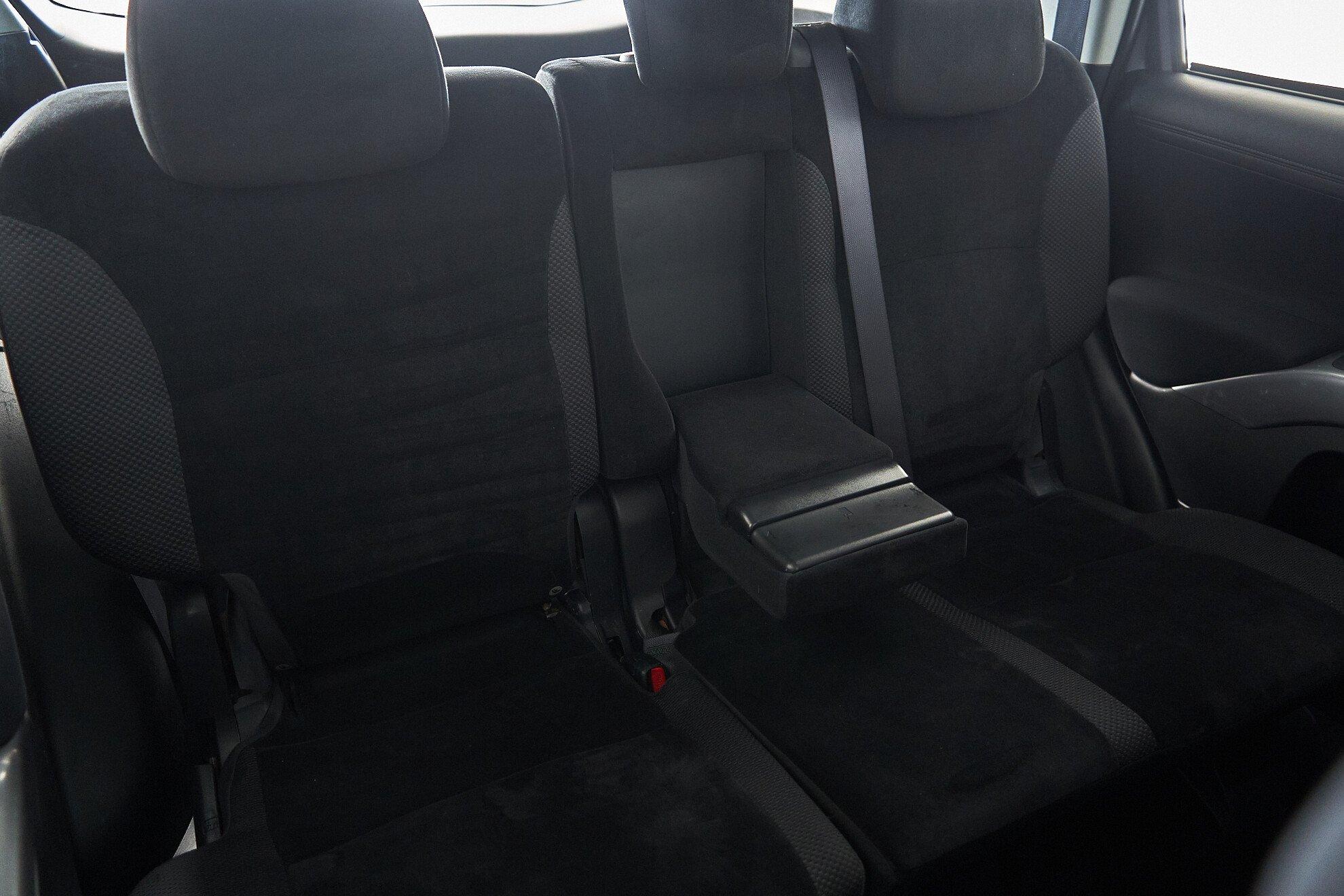 Mitsubishi Outlander 2011, серый