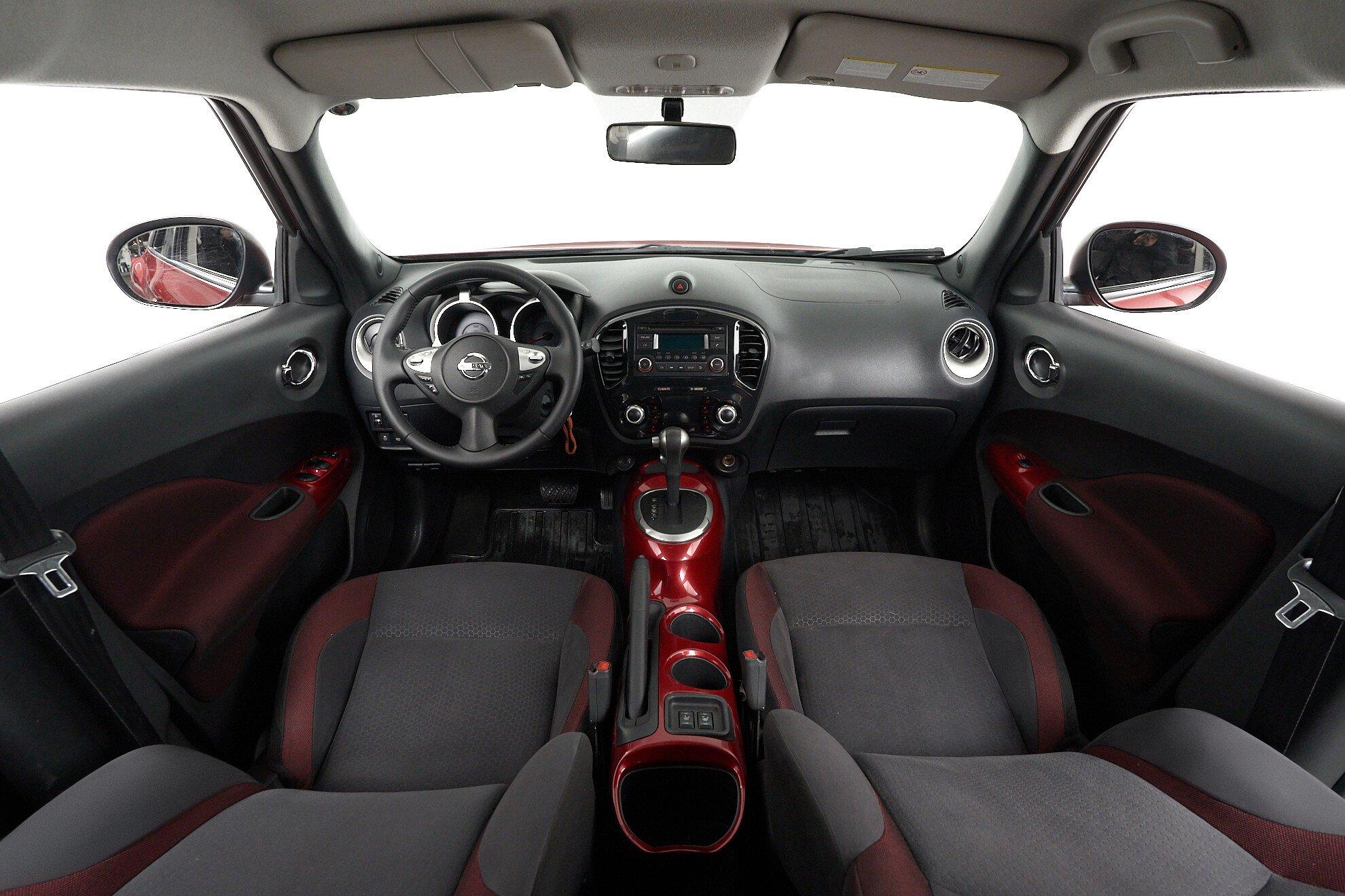 Nissan Juke 2011, красный