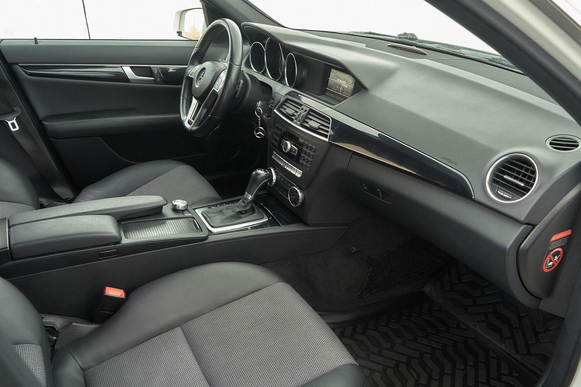 Mercedes-Benz C-Класс 2013, белый