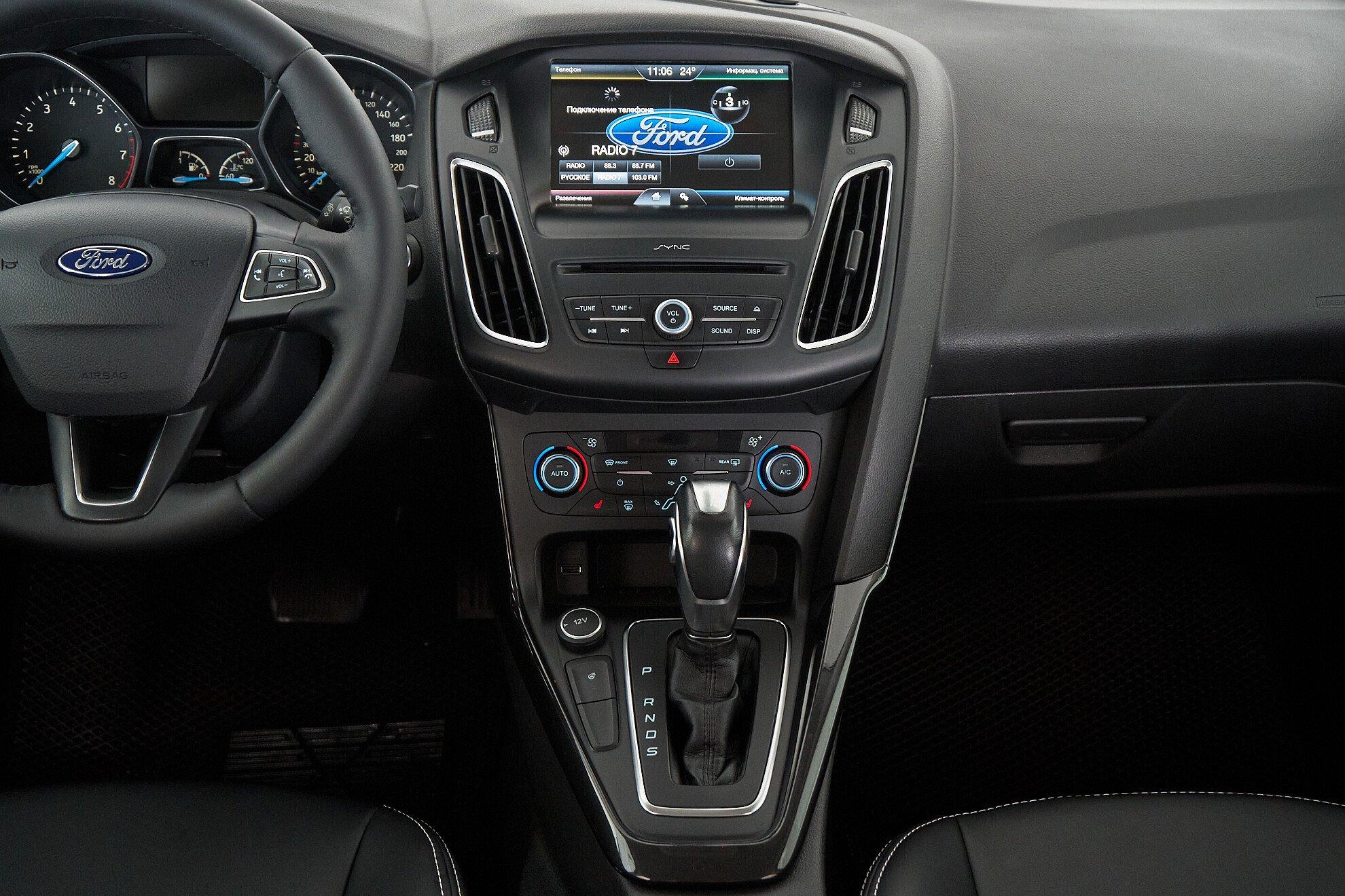 Ford Focus 2018, черный