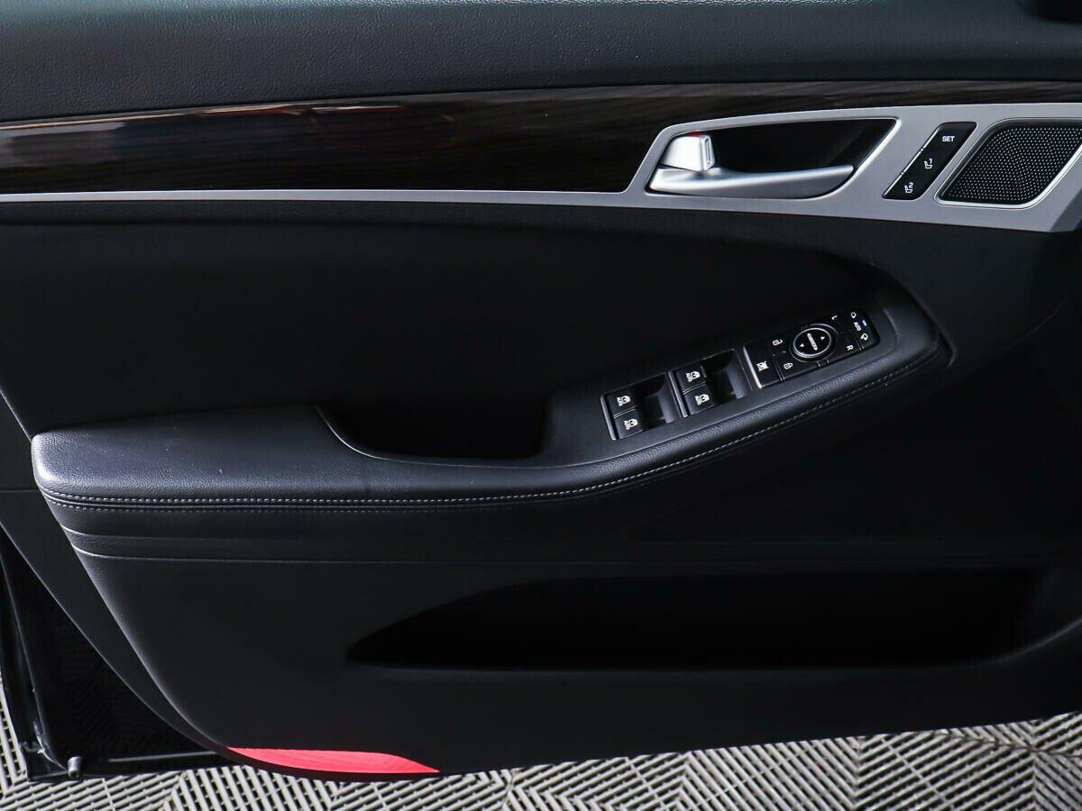 Hyundai Genesis 2014, черный