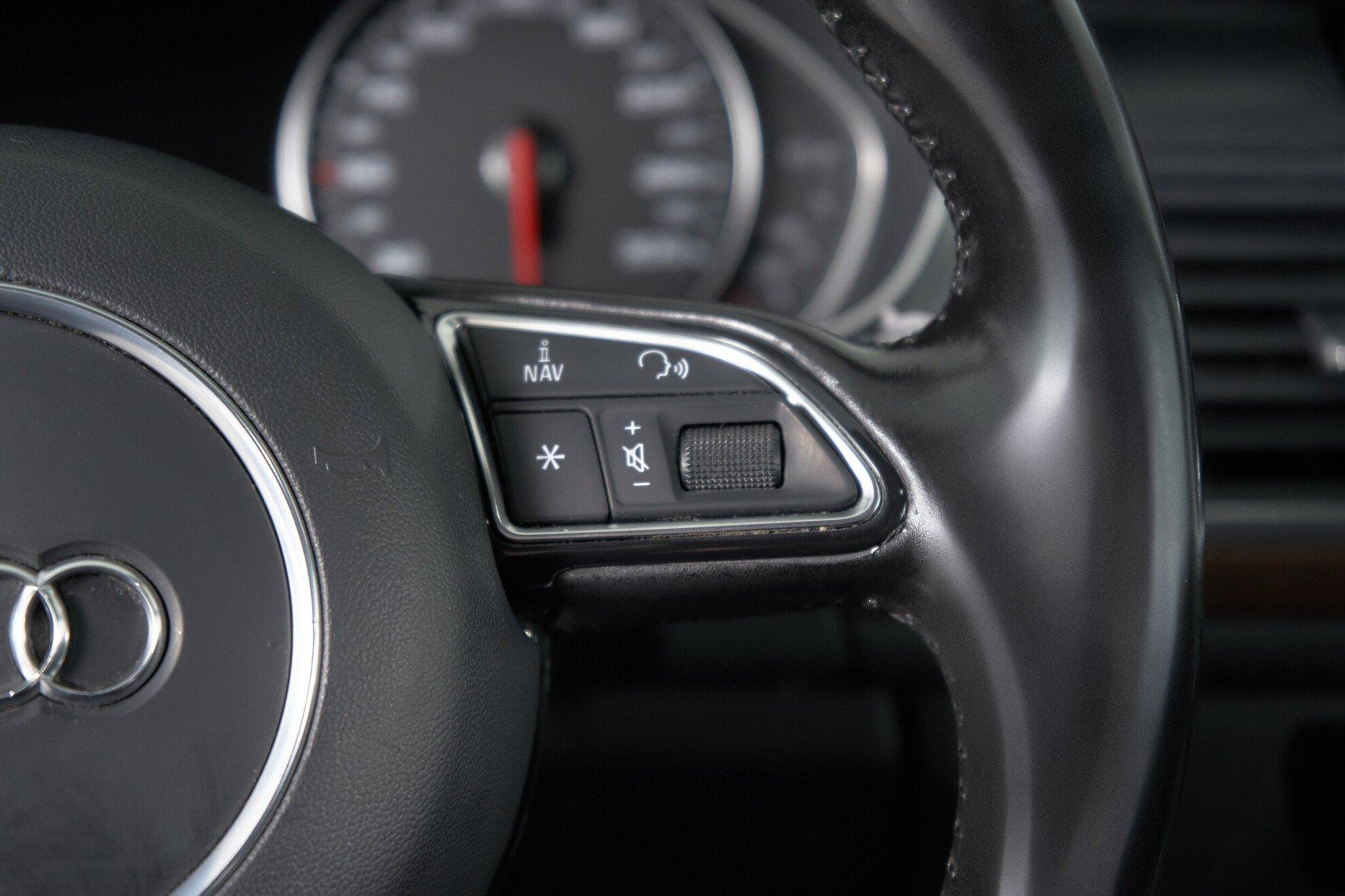 Audi A6 2012, белый