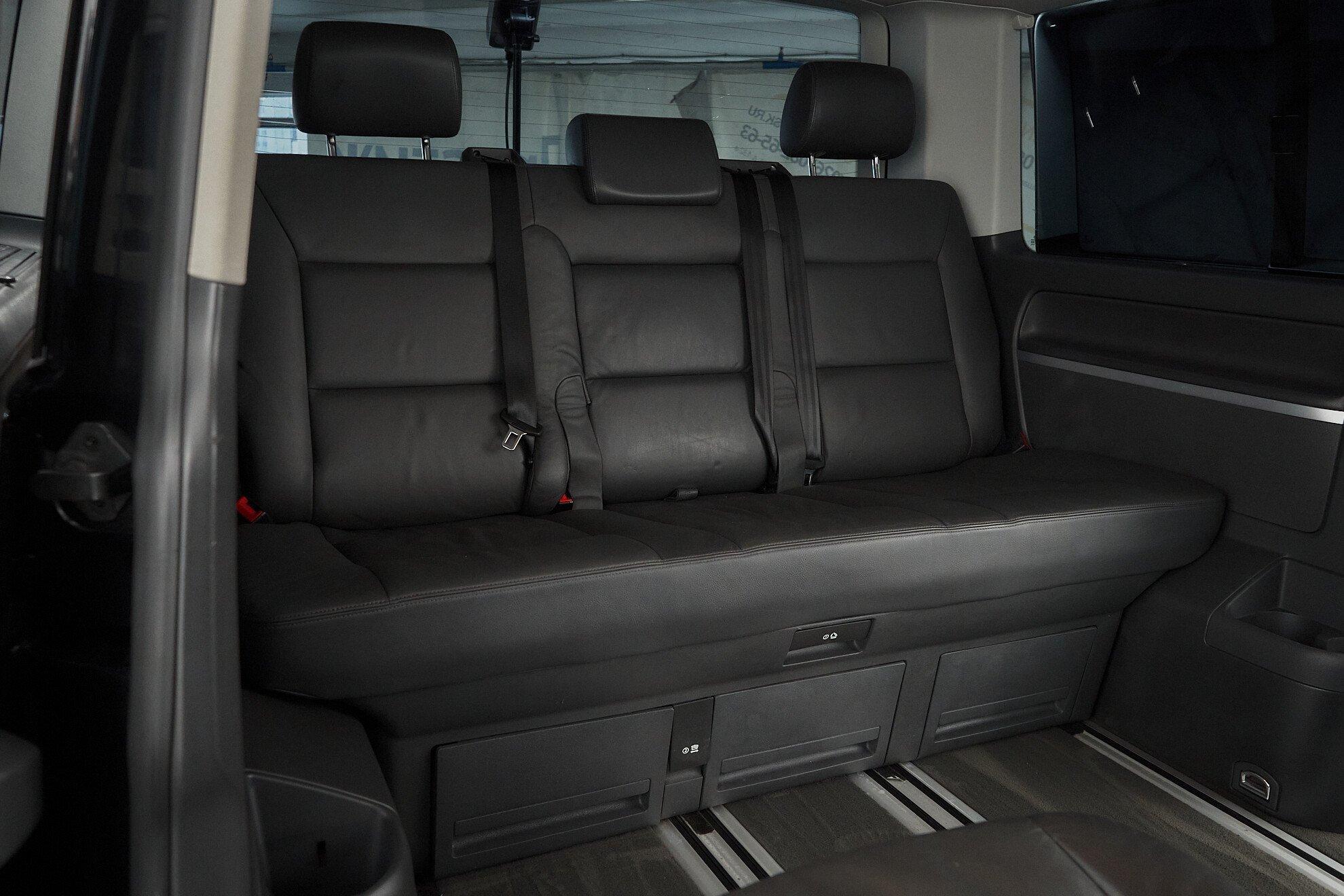 Volkswagen Multivan 2013, черный
