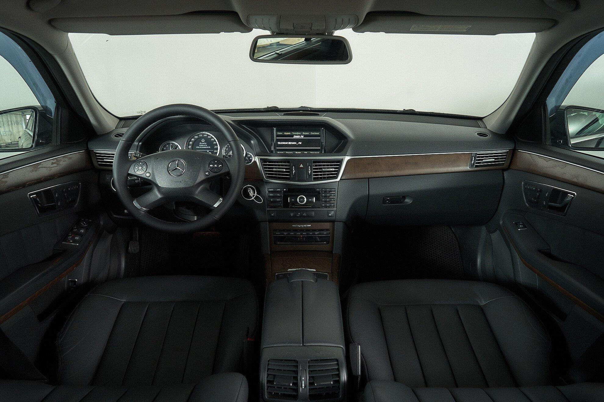 Mercedes-Benz E-Класс 2011, черный