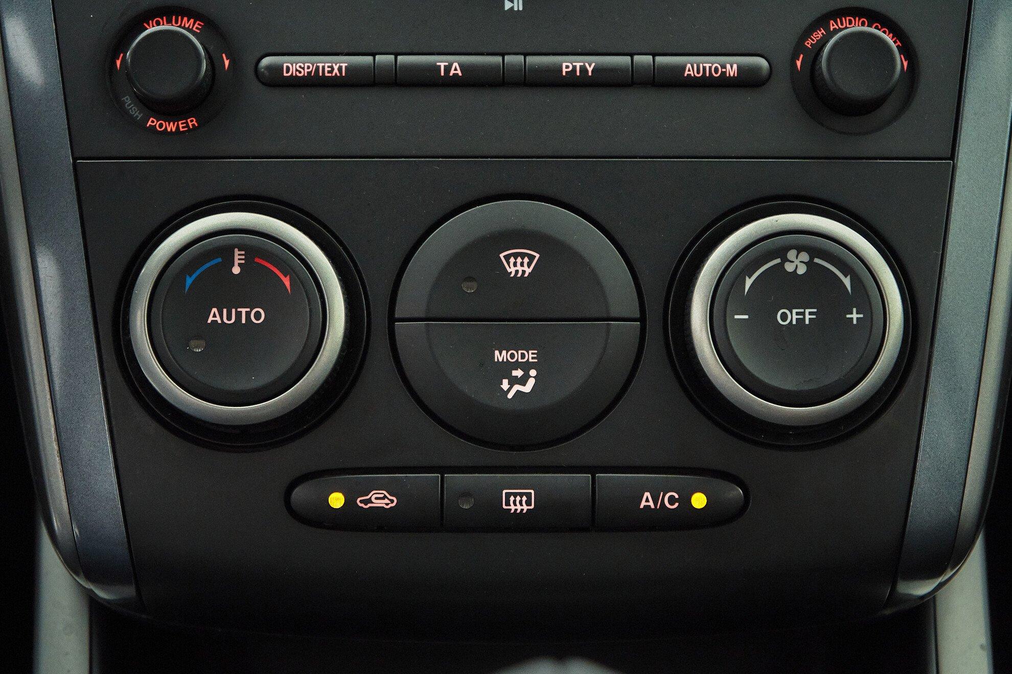 Mazda CX-7 2011, белый