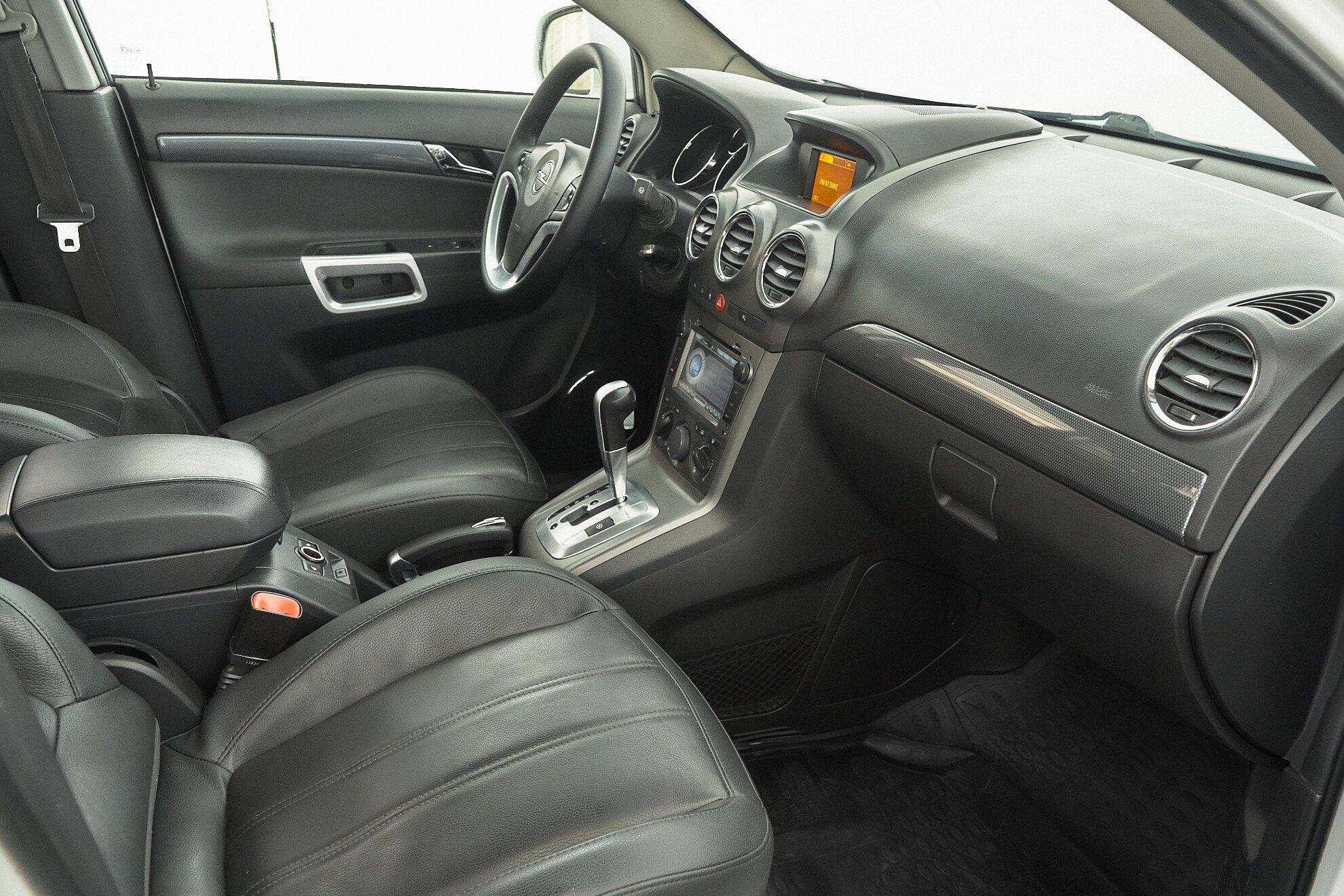 Opel Antara 2011, белый