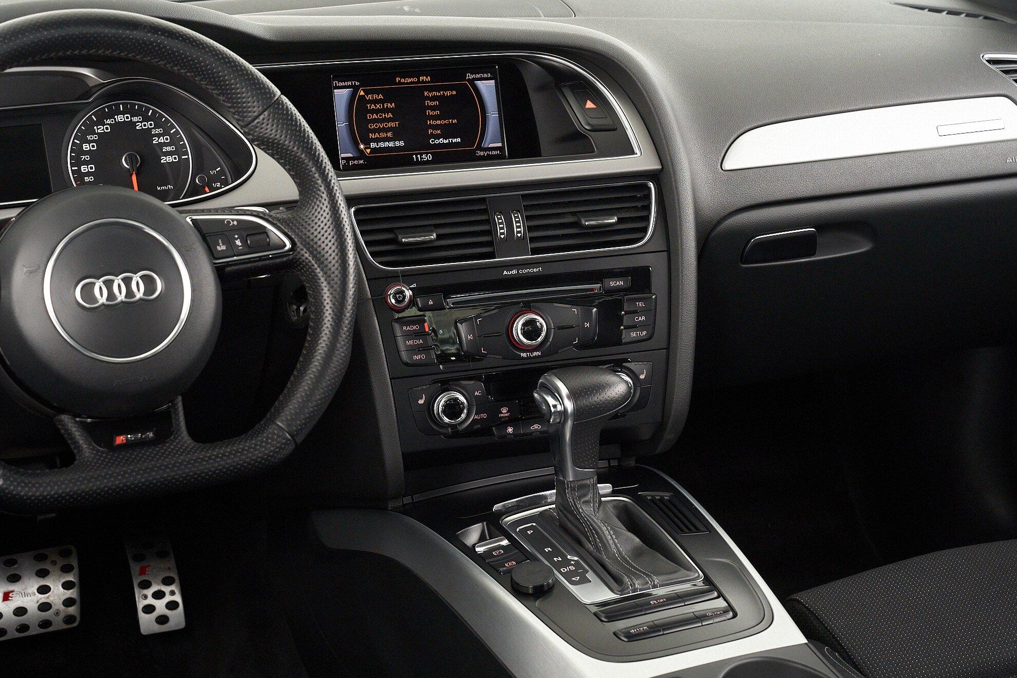 Audi A4 2013, черный