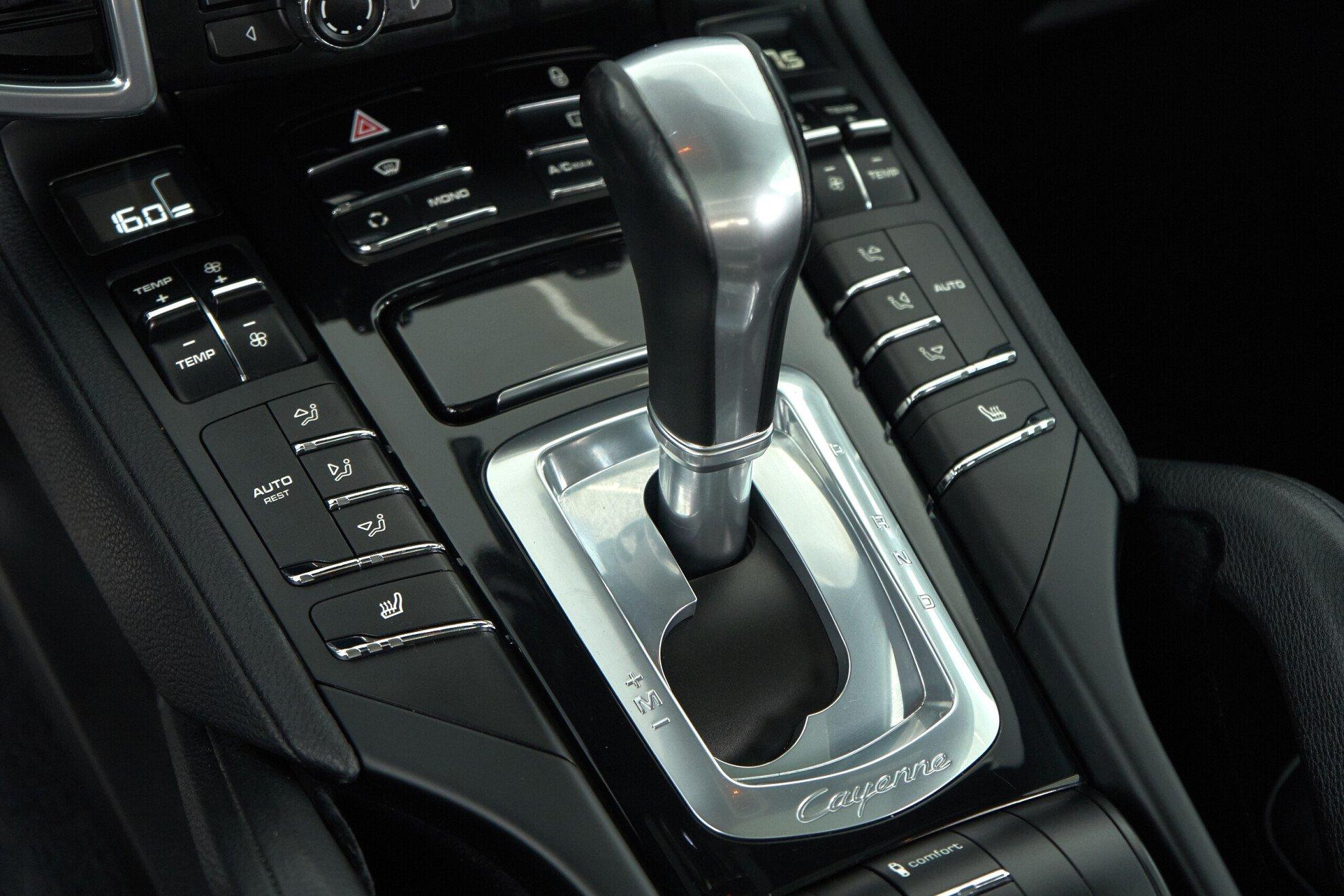Porsche Cayenne 2012, черный