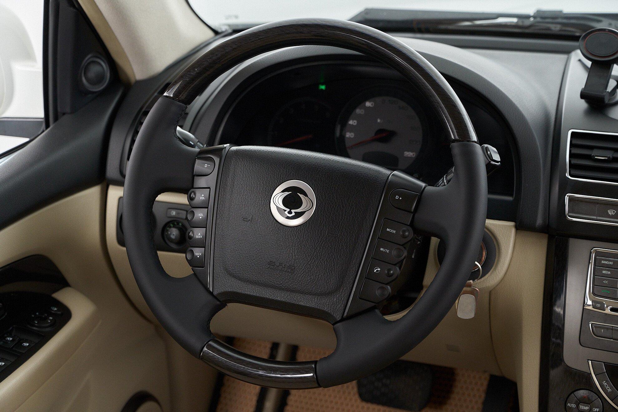 SsangYong Rexton 2012, белый
