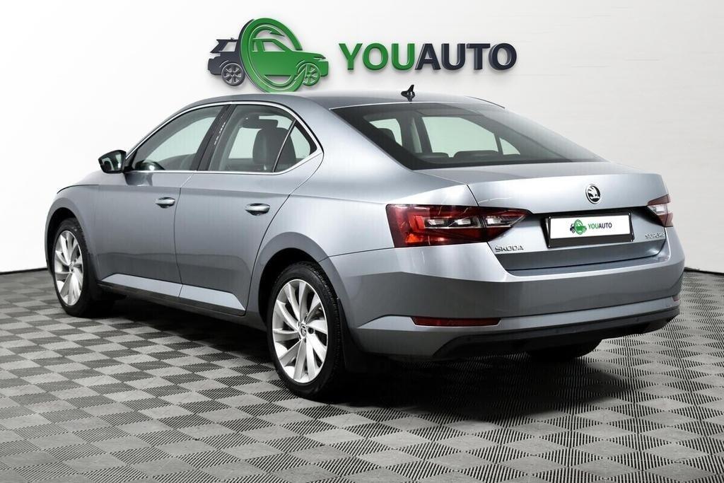 Skoda Superb 2018, серебряный