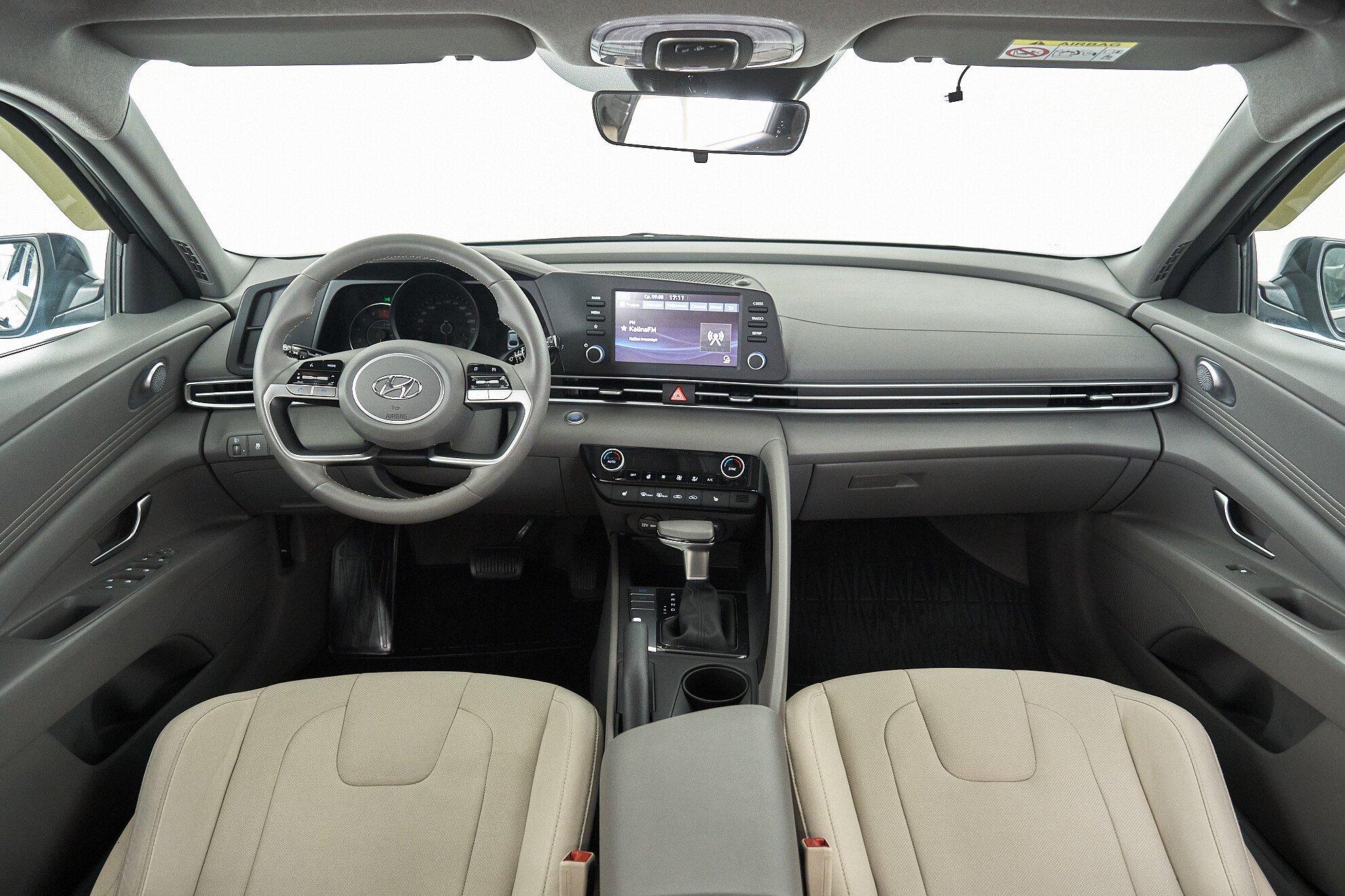 Hyundai Elantra 2022, черный