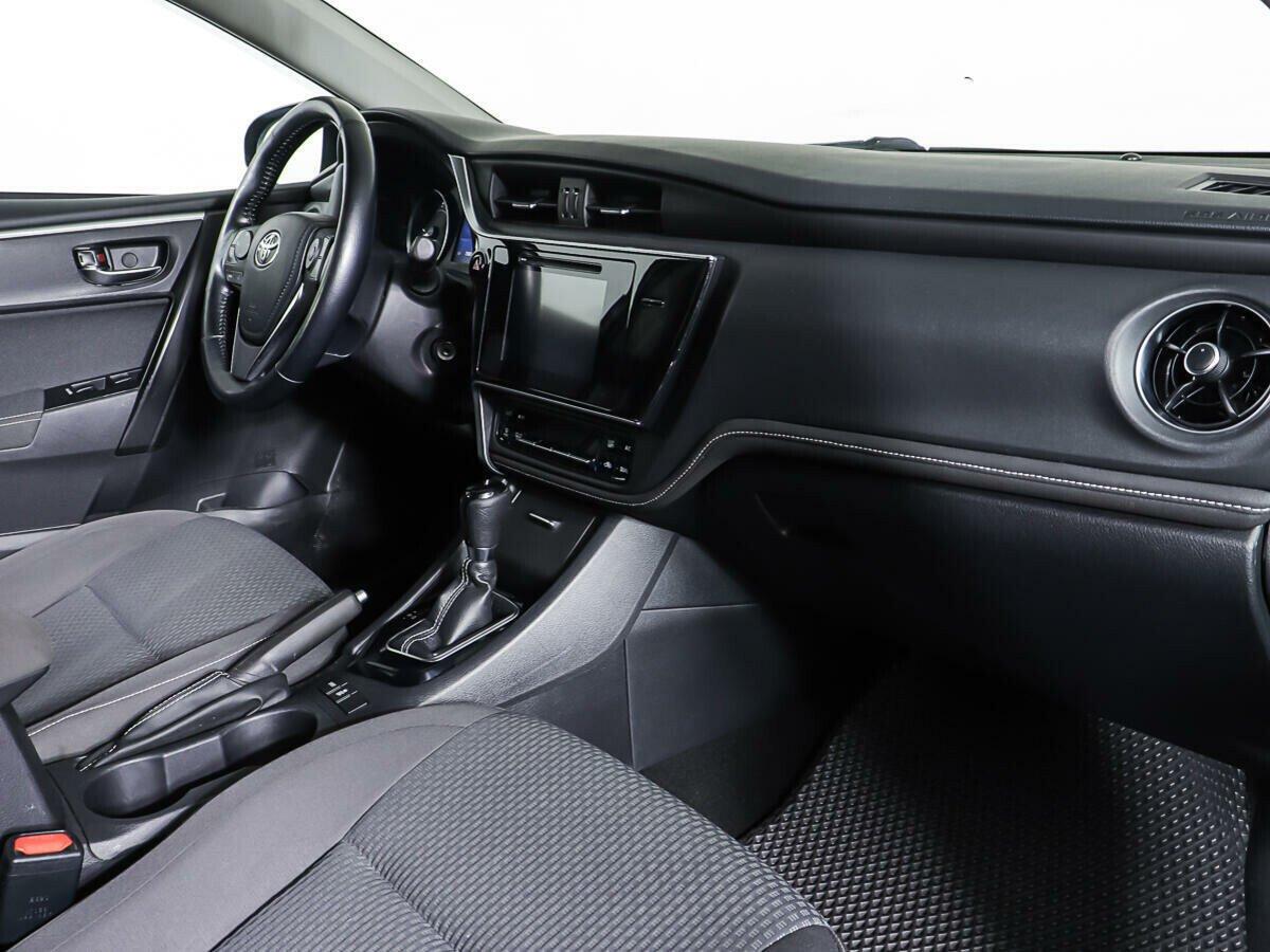 Toyota Corolla 2018, серый