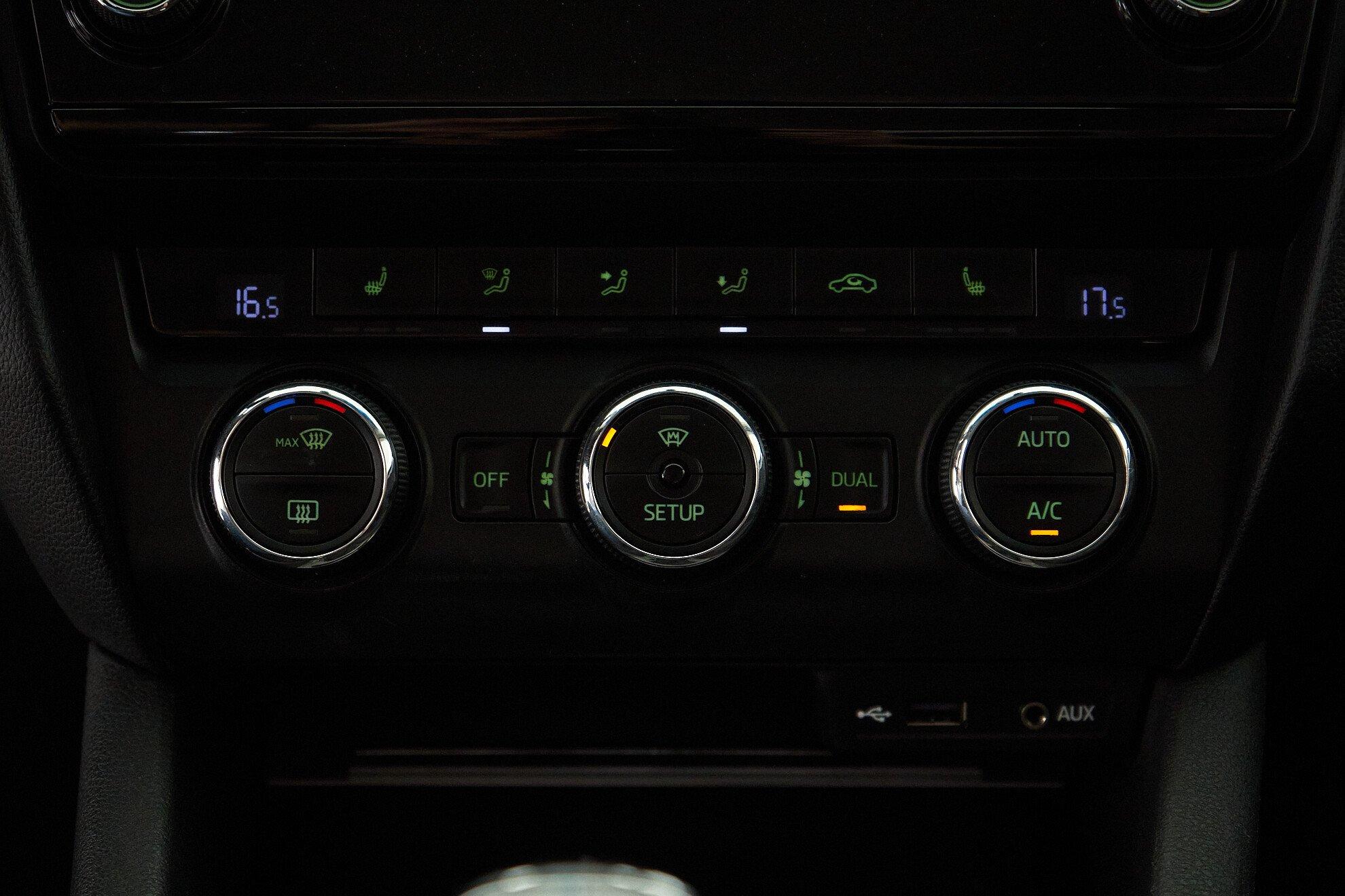 Skoda Octavia 2016, белый