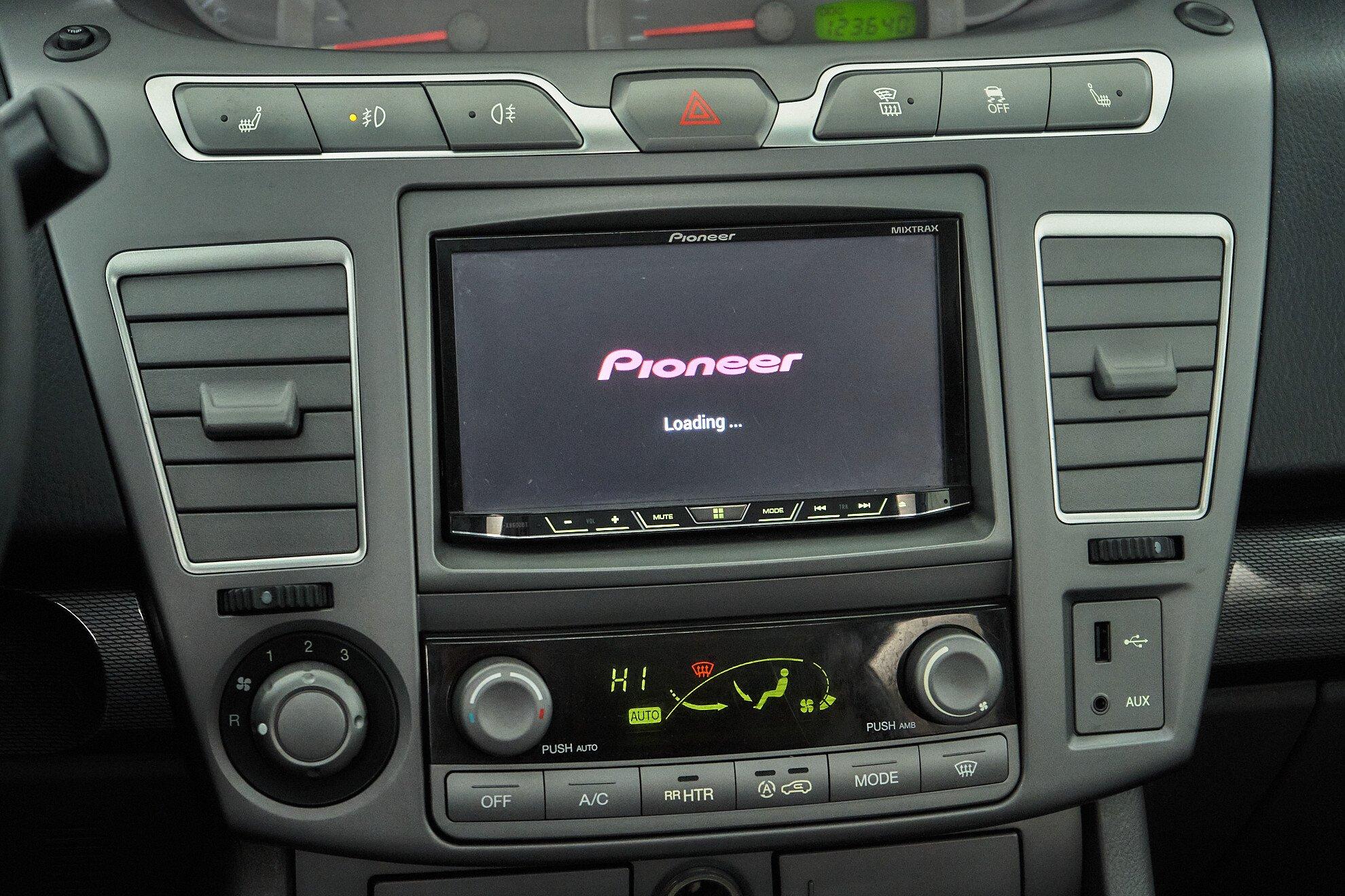 SsangYong Stavic 2013, белый