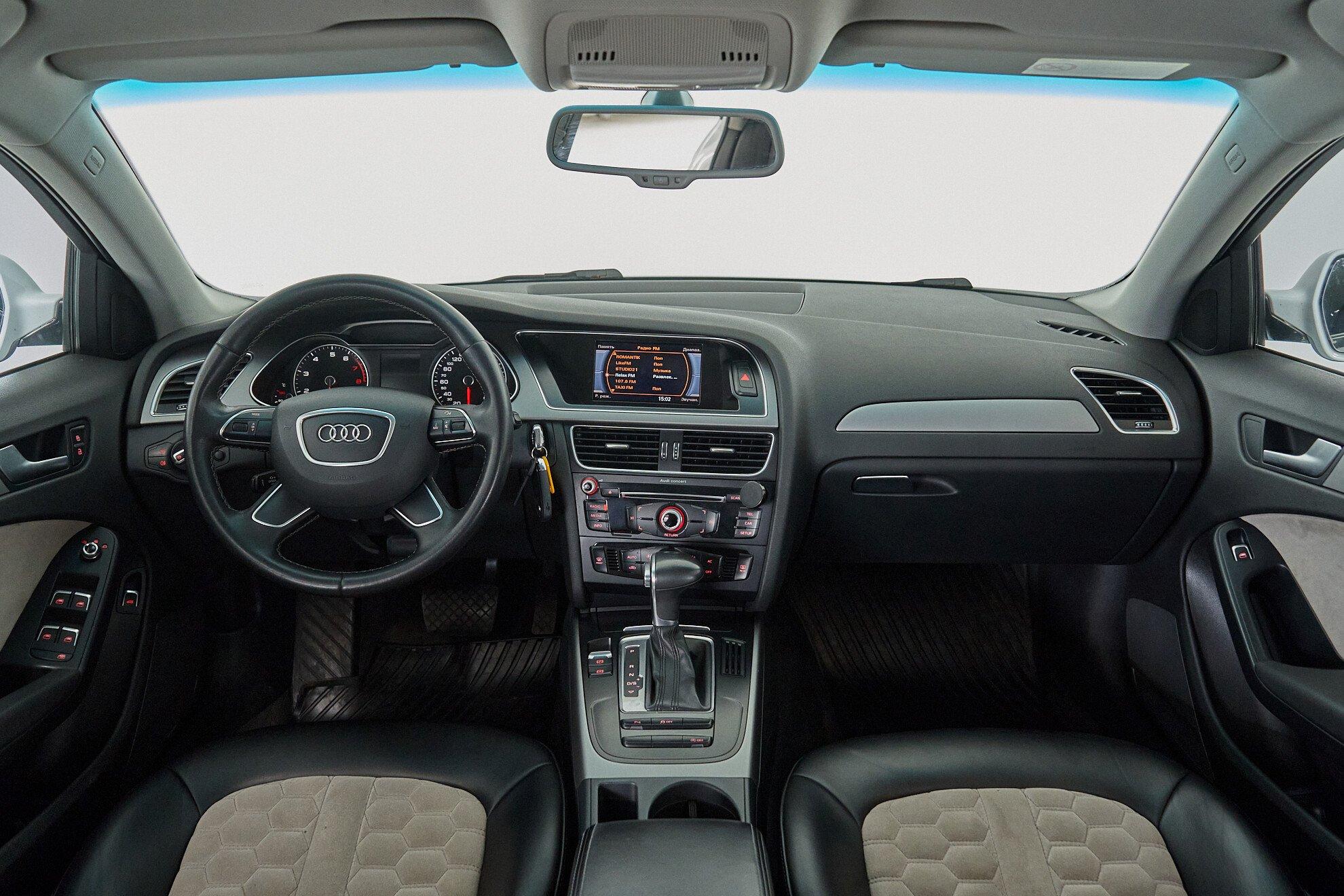 Audi A4 2014, белый