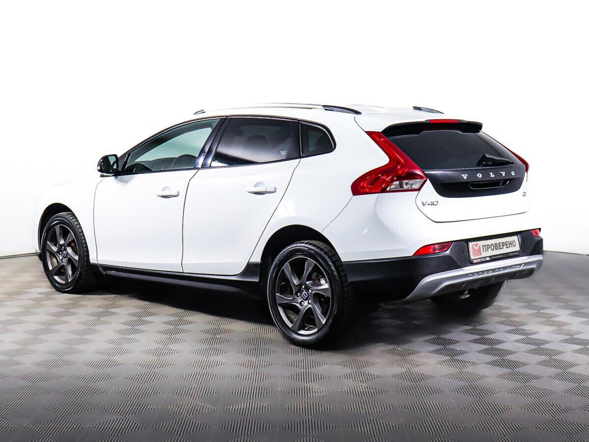 Volvo V40 Cross Country 2015, белый