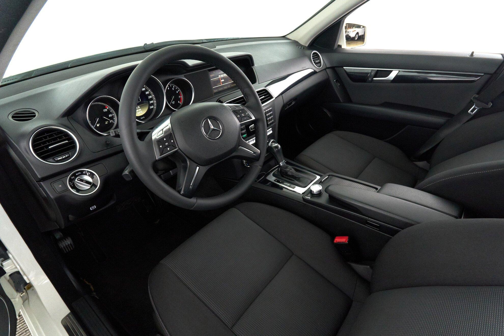 Mercedes-Benz C-Класс 2012, белый