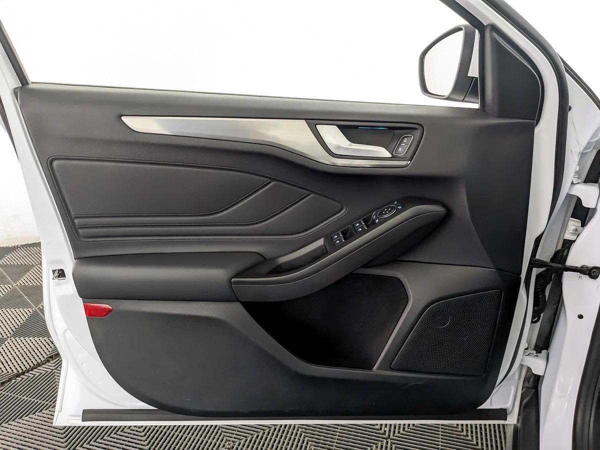 Ford Focus 2021, белый