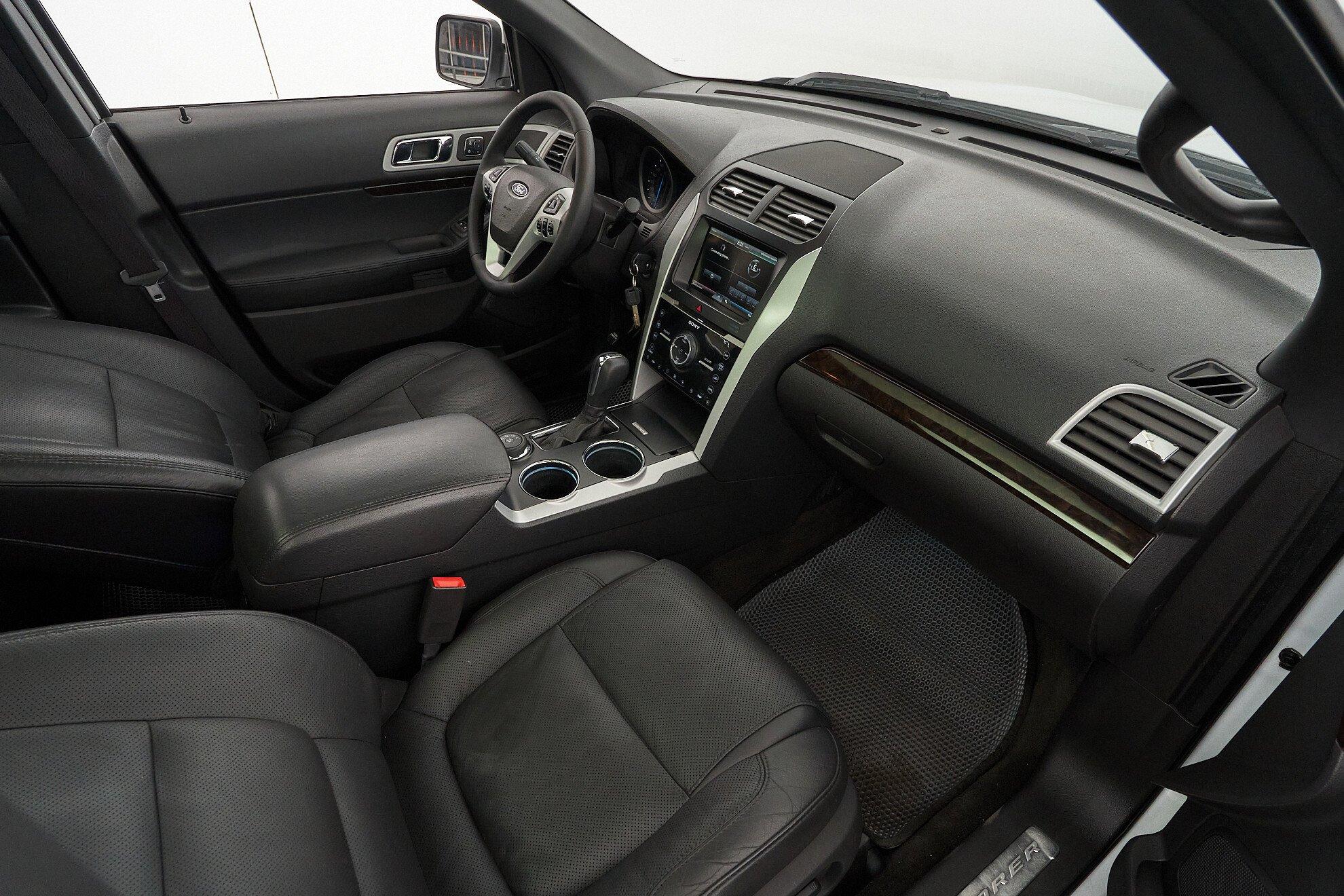 Ford Explorer 2013, белый