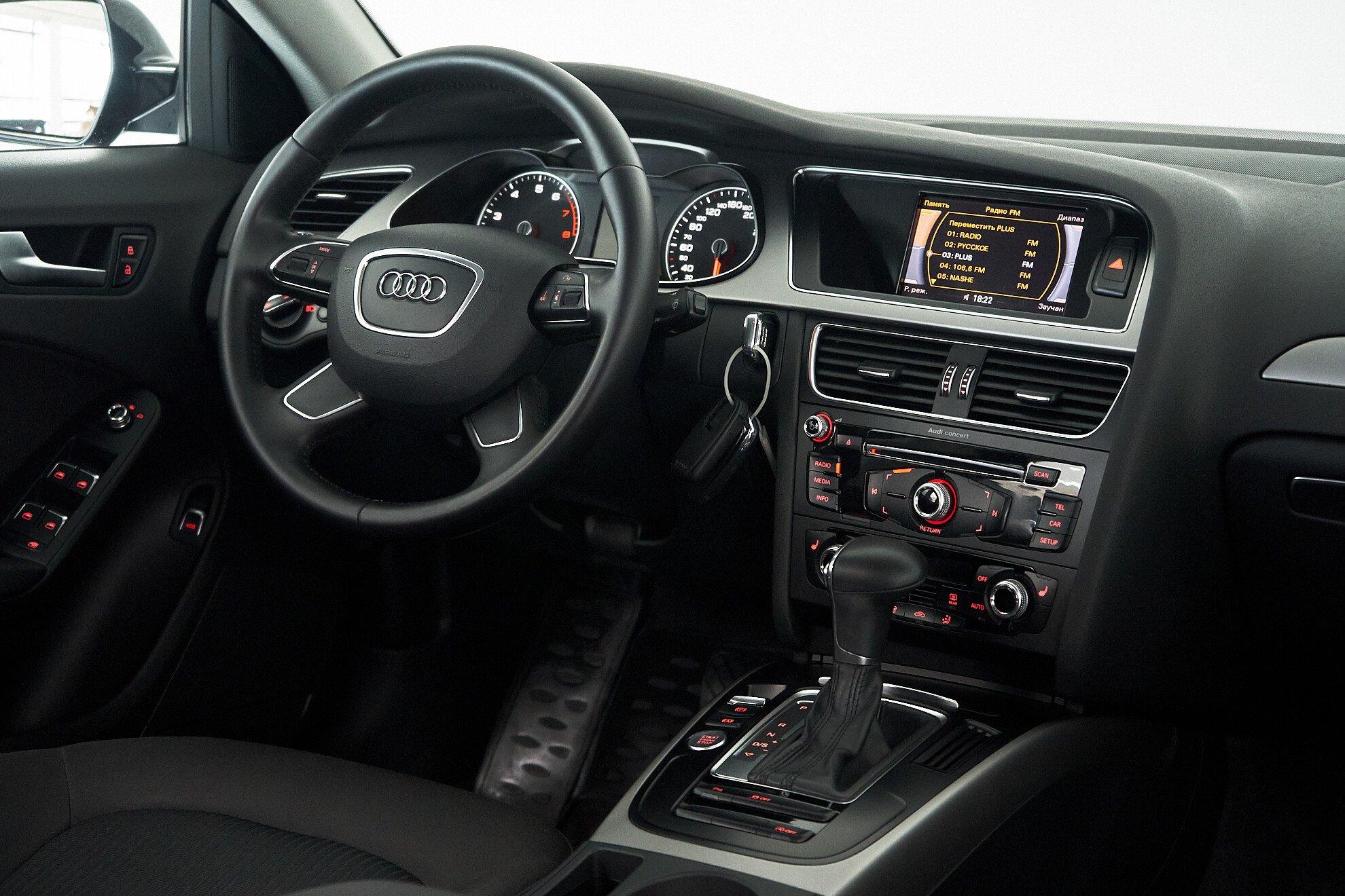 Audi A4 2012, черный