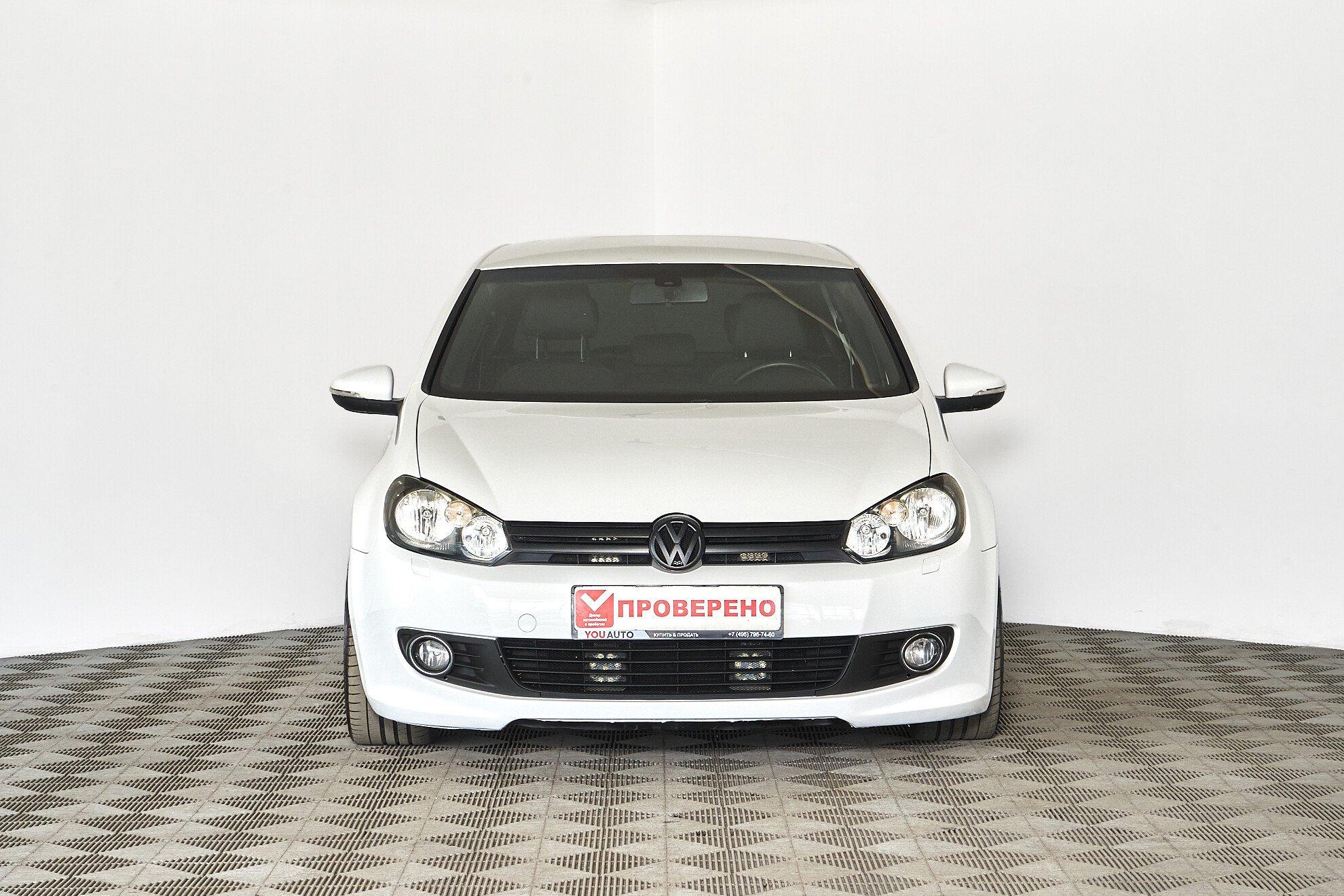 Volkswagen Golf 2012, белый