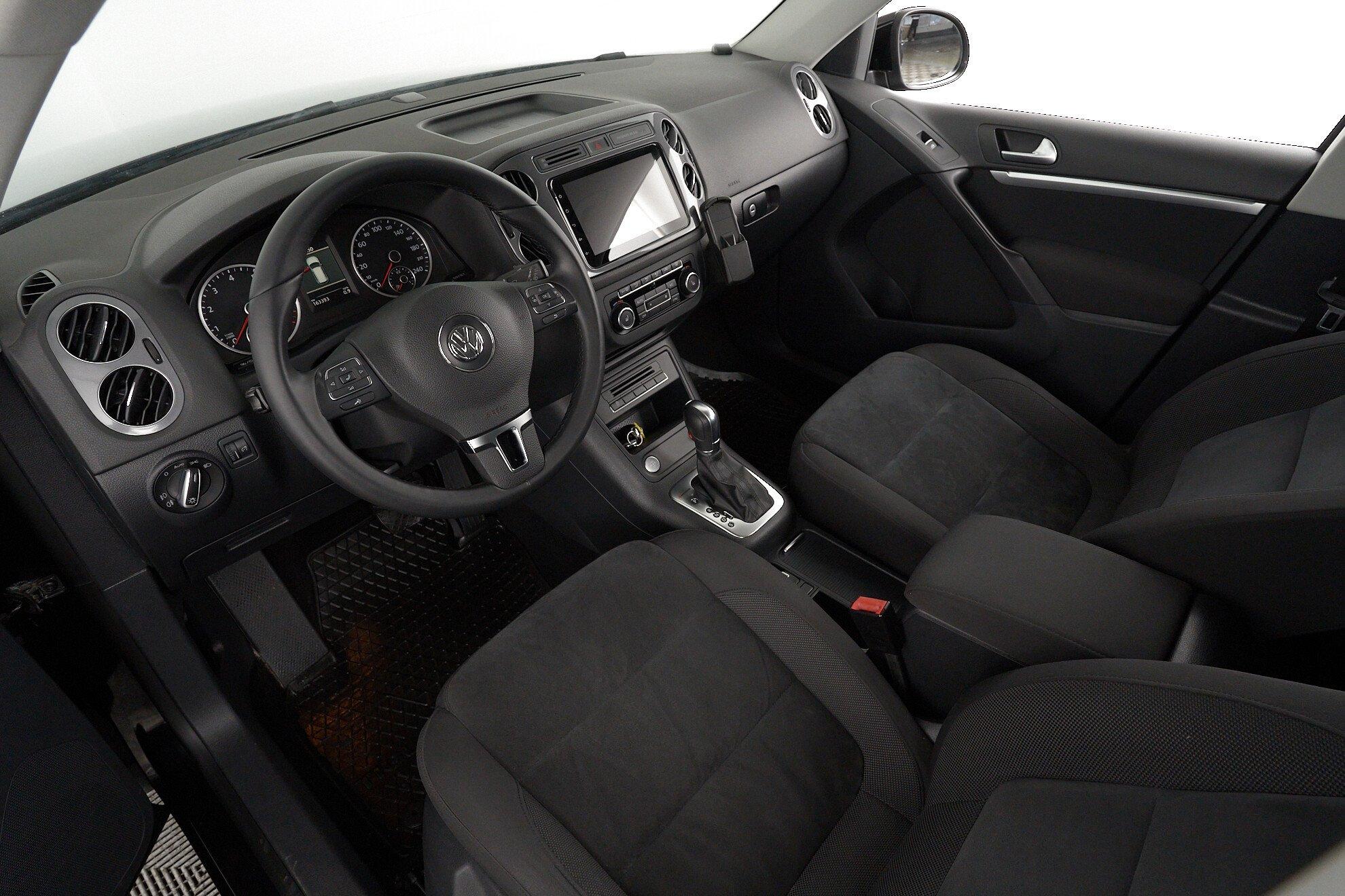 Volkswagen Tiguan 2012, черный