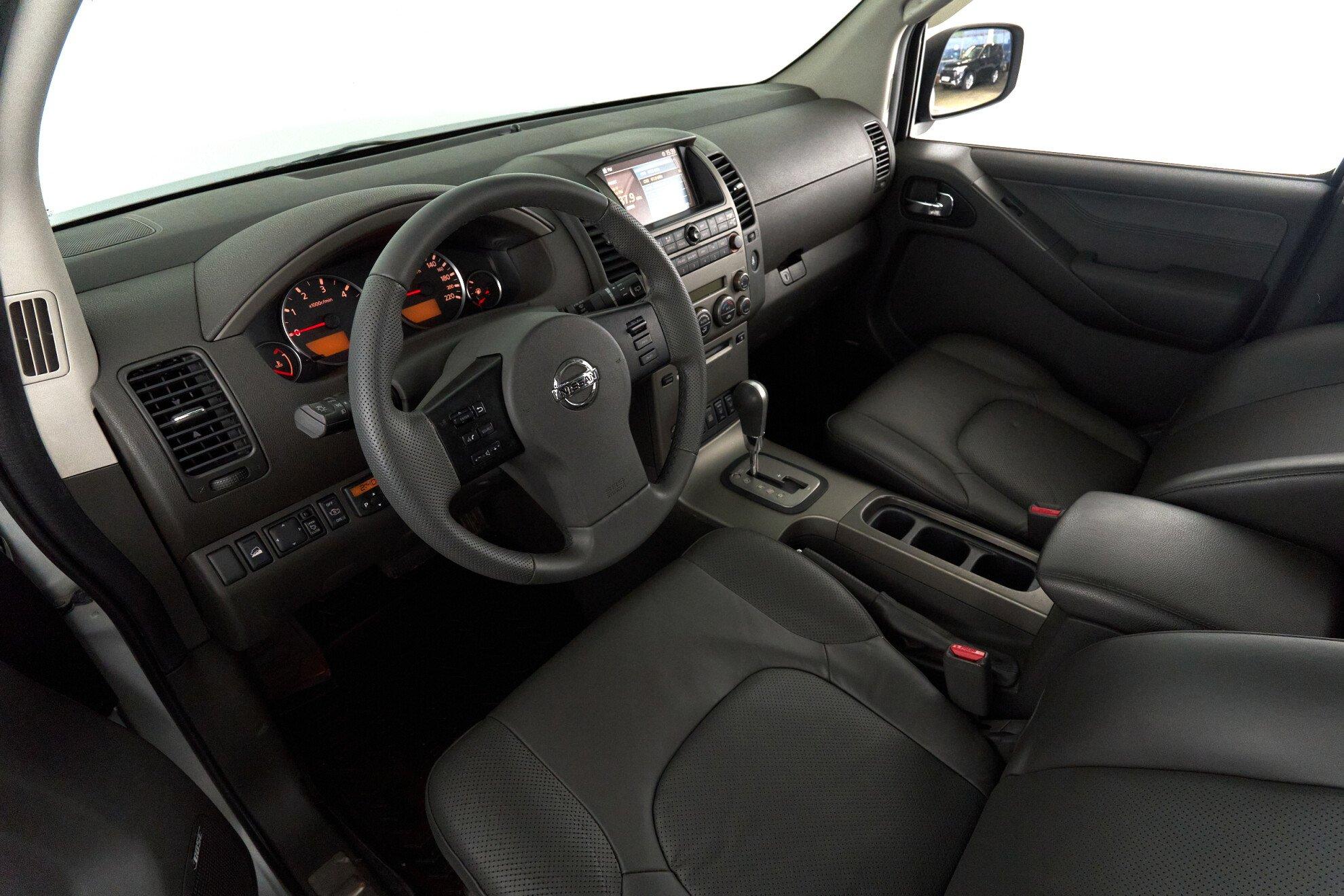 Nissan Pathfinder 2009, серебряный