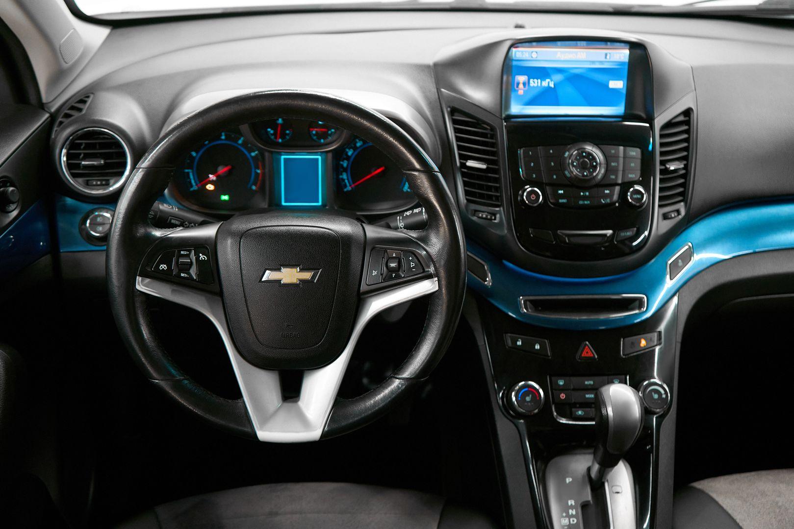 Chevrolet Orlando 2012, белый