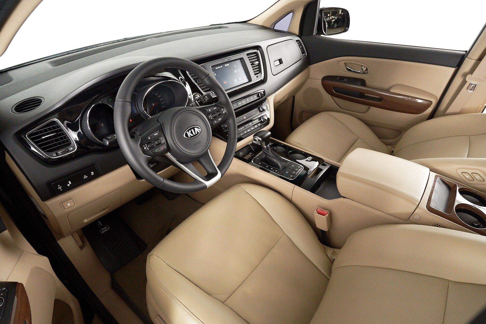 Kia Carnival 2020, черный