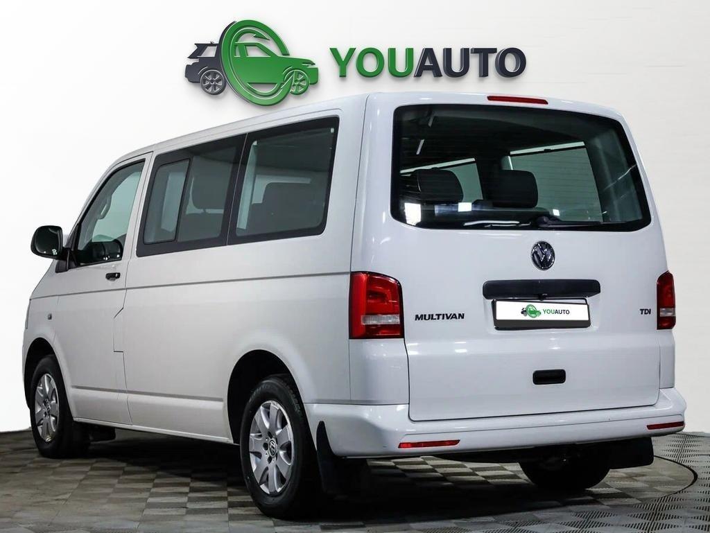 Volkswagen Multivan 2013, белый