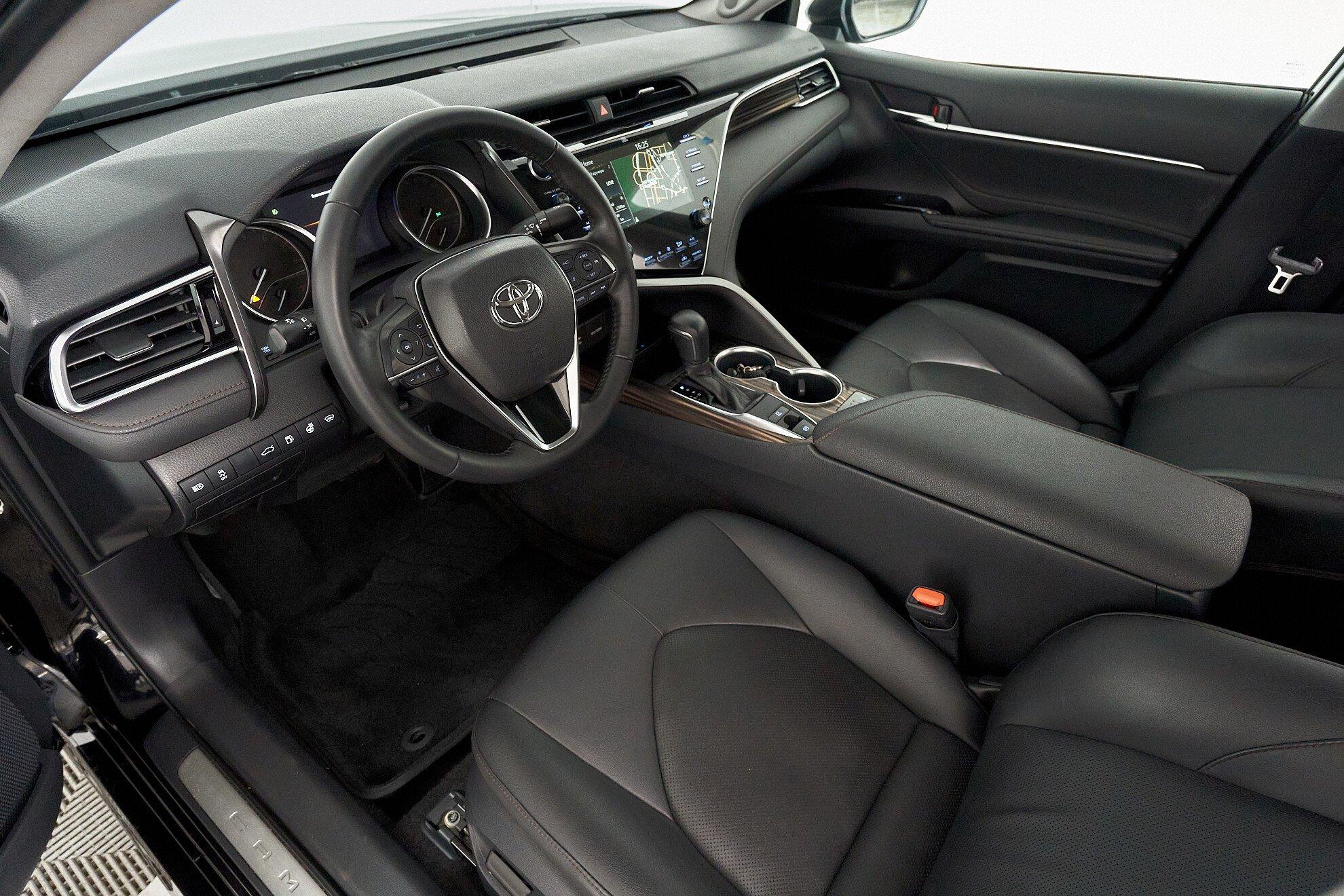 Toyota Camry 2021, черный