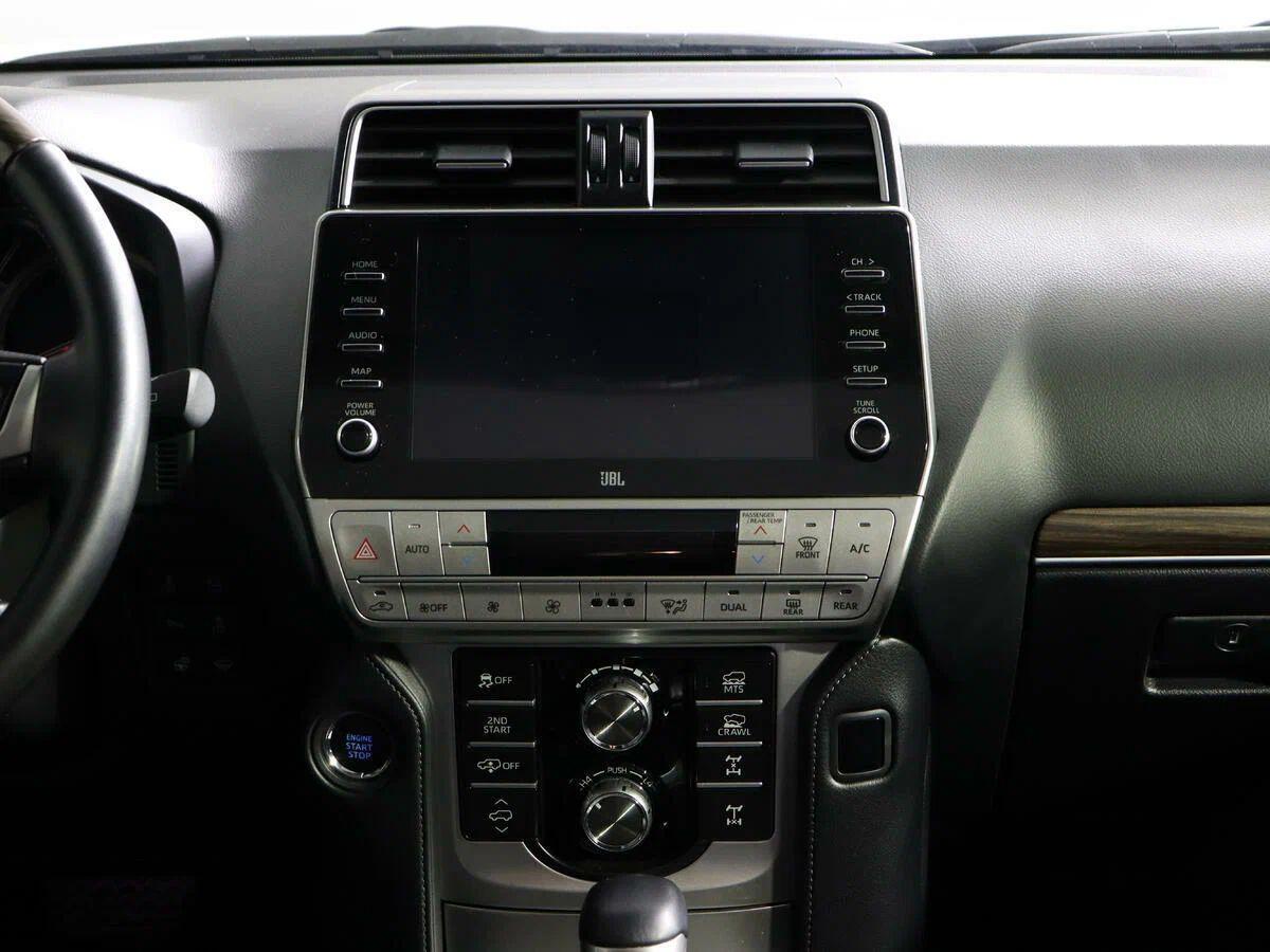 Toyota Land Cruiser Prado 2023, белый