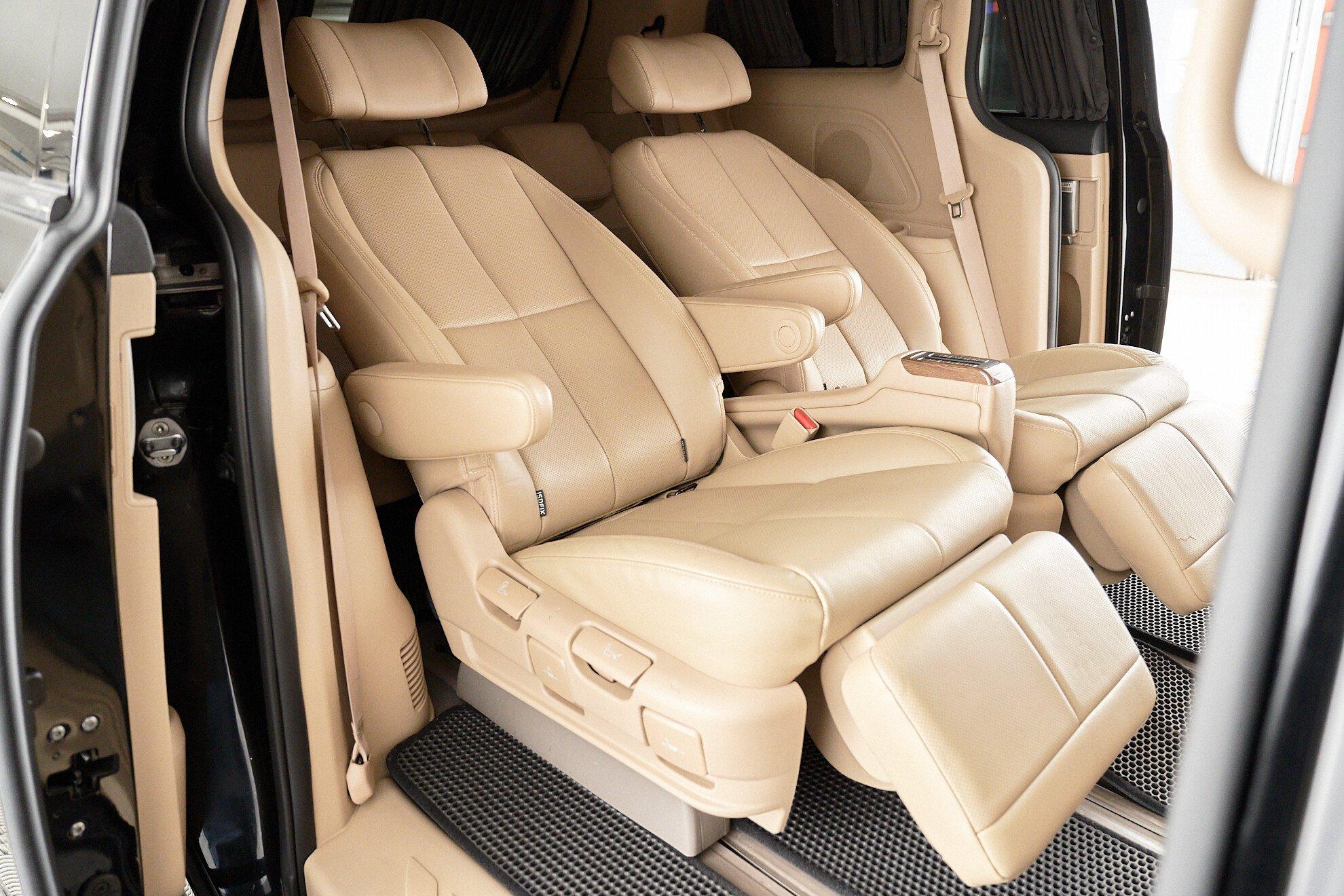 Kia Carnival 2016, черный