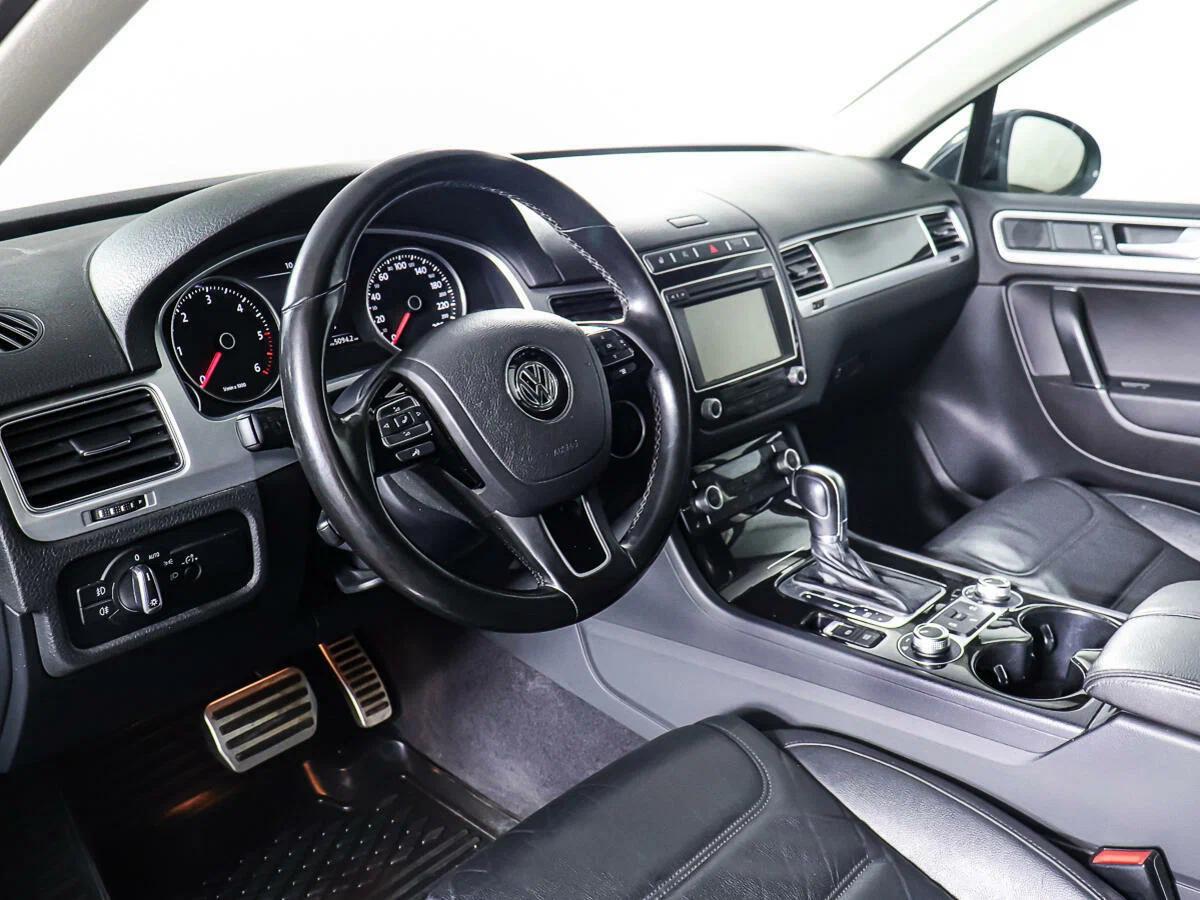 Volkswagen Touareg 2018, черный