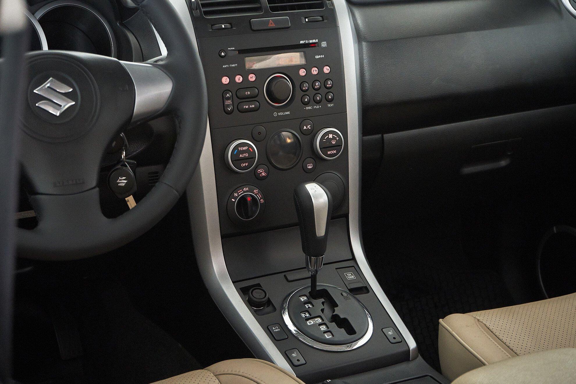 Suzuki Grand Vitara 2010, серебряный