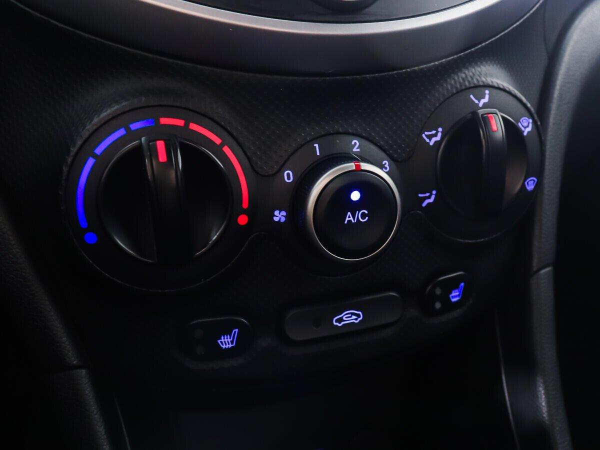 Hyundai Solaris 2016, белый