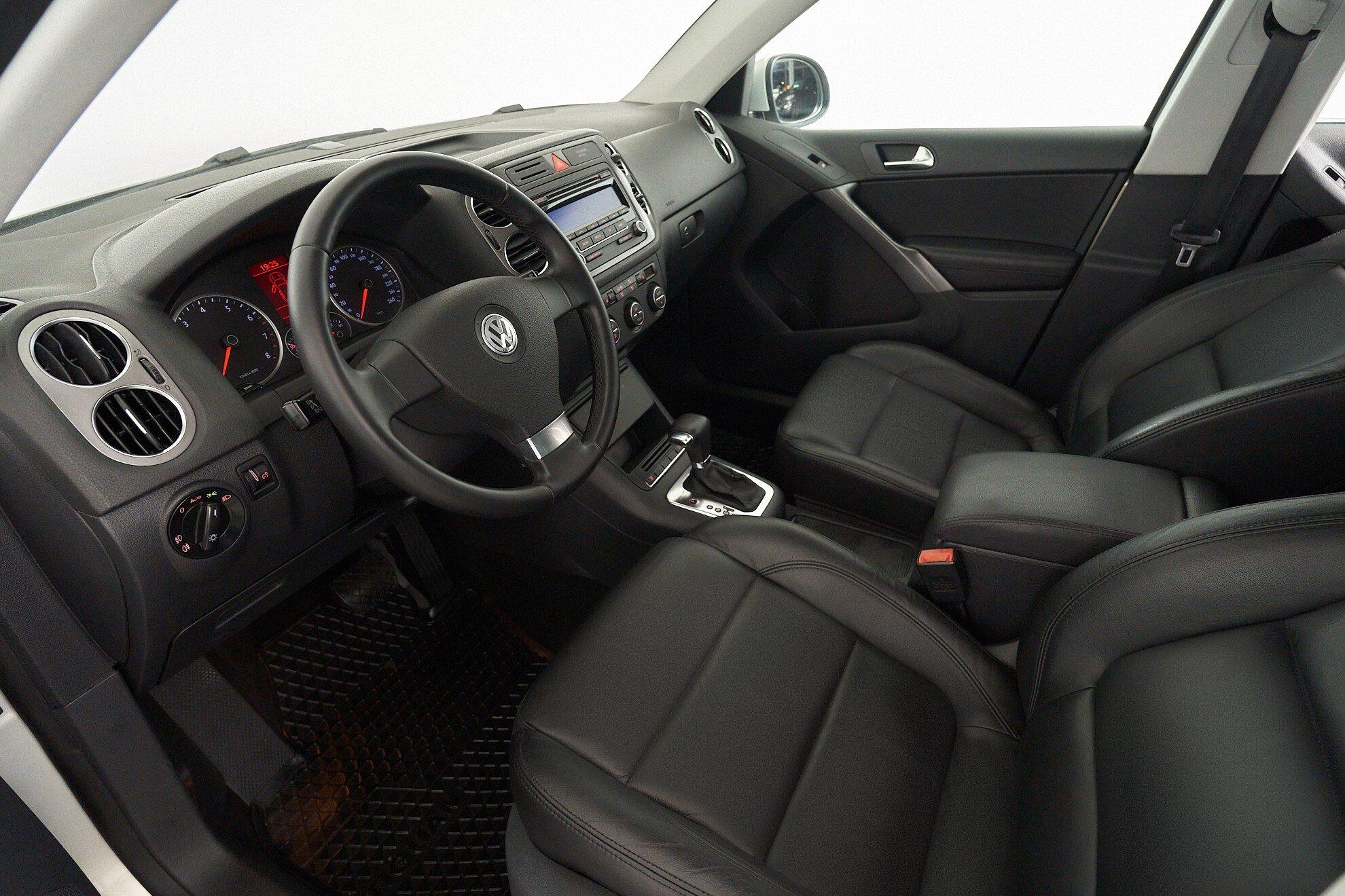 Volkswagen Tiguan 2009, серебряный