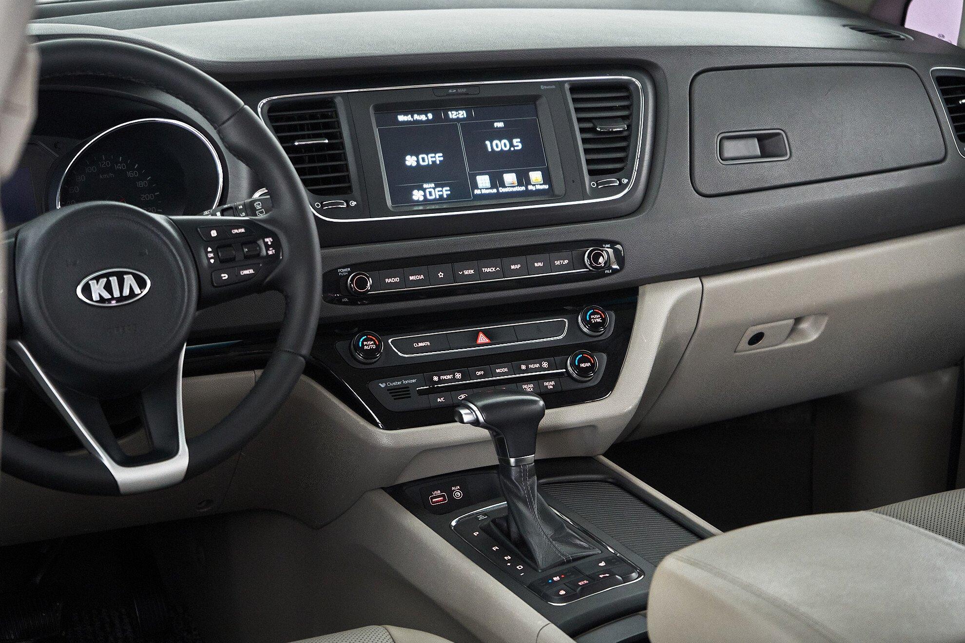Kia Carnival 2020, черный