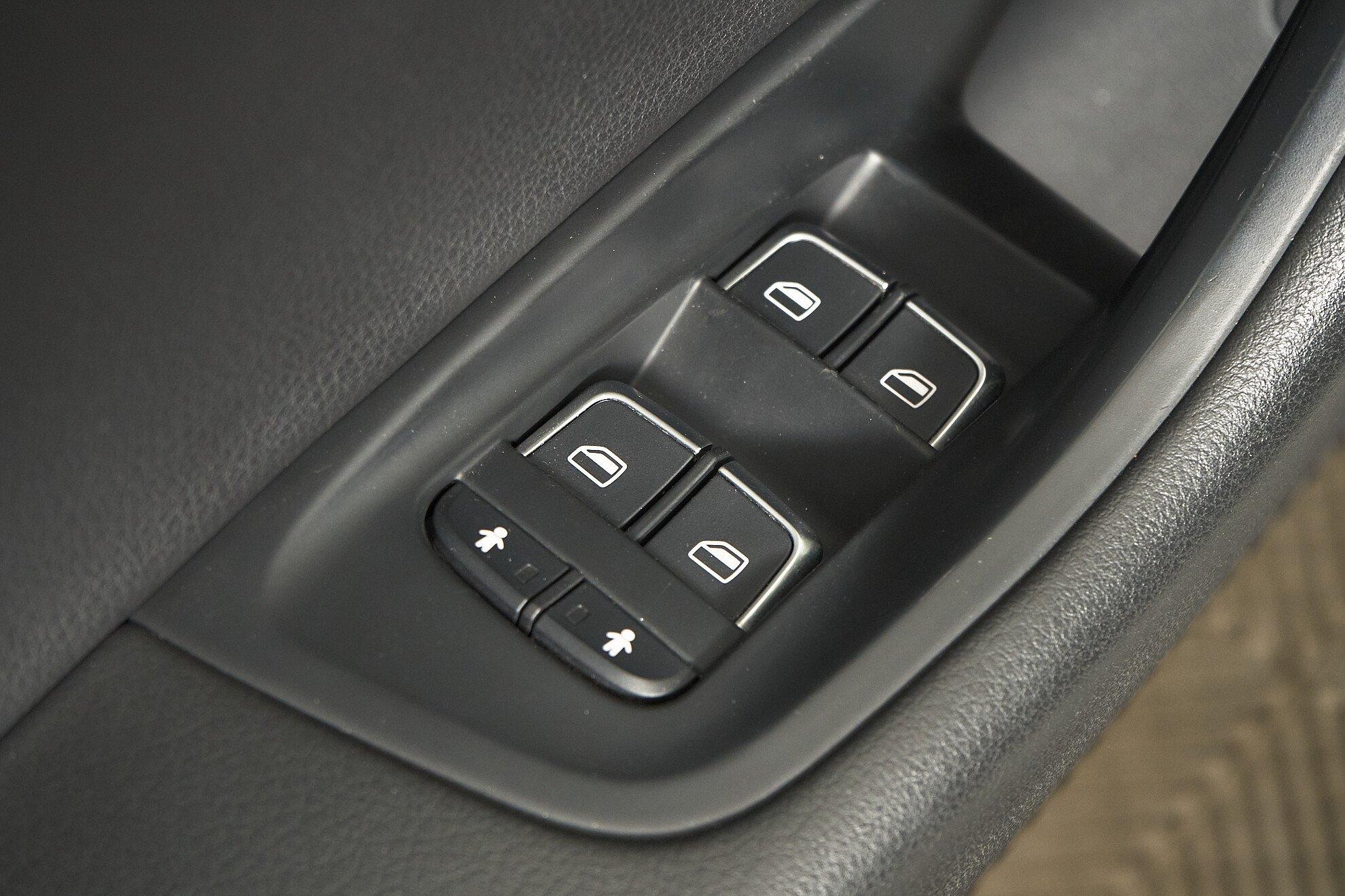 Audi A6 2011, белый