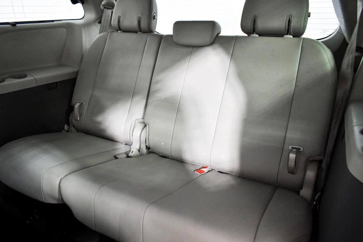 Toyota Sienna 2018, черный