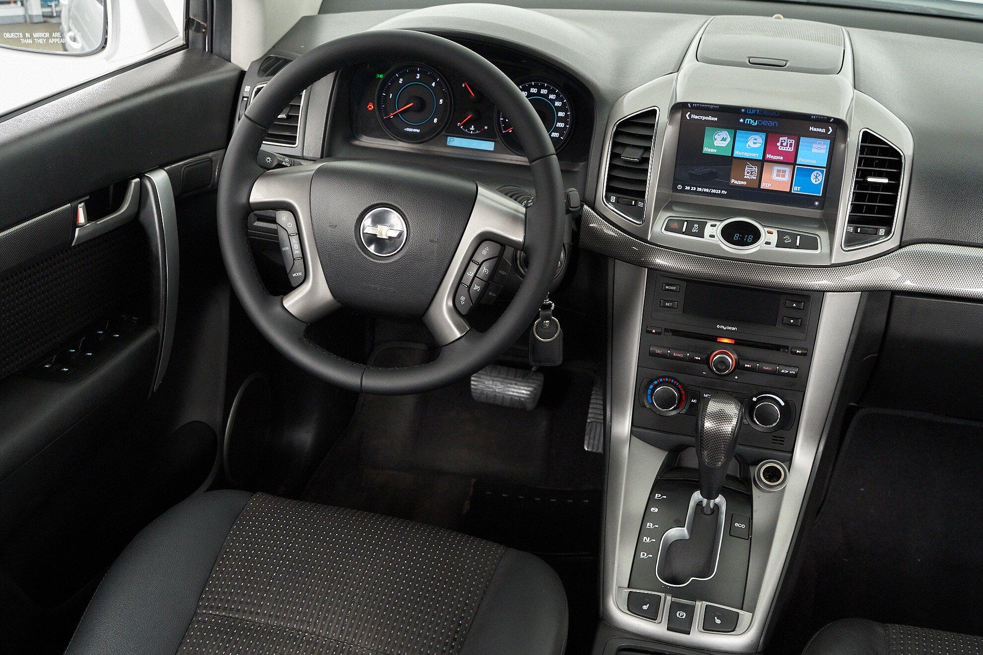 Chevrolet Captiva 2013, белый