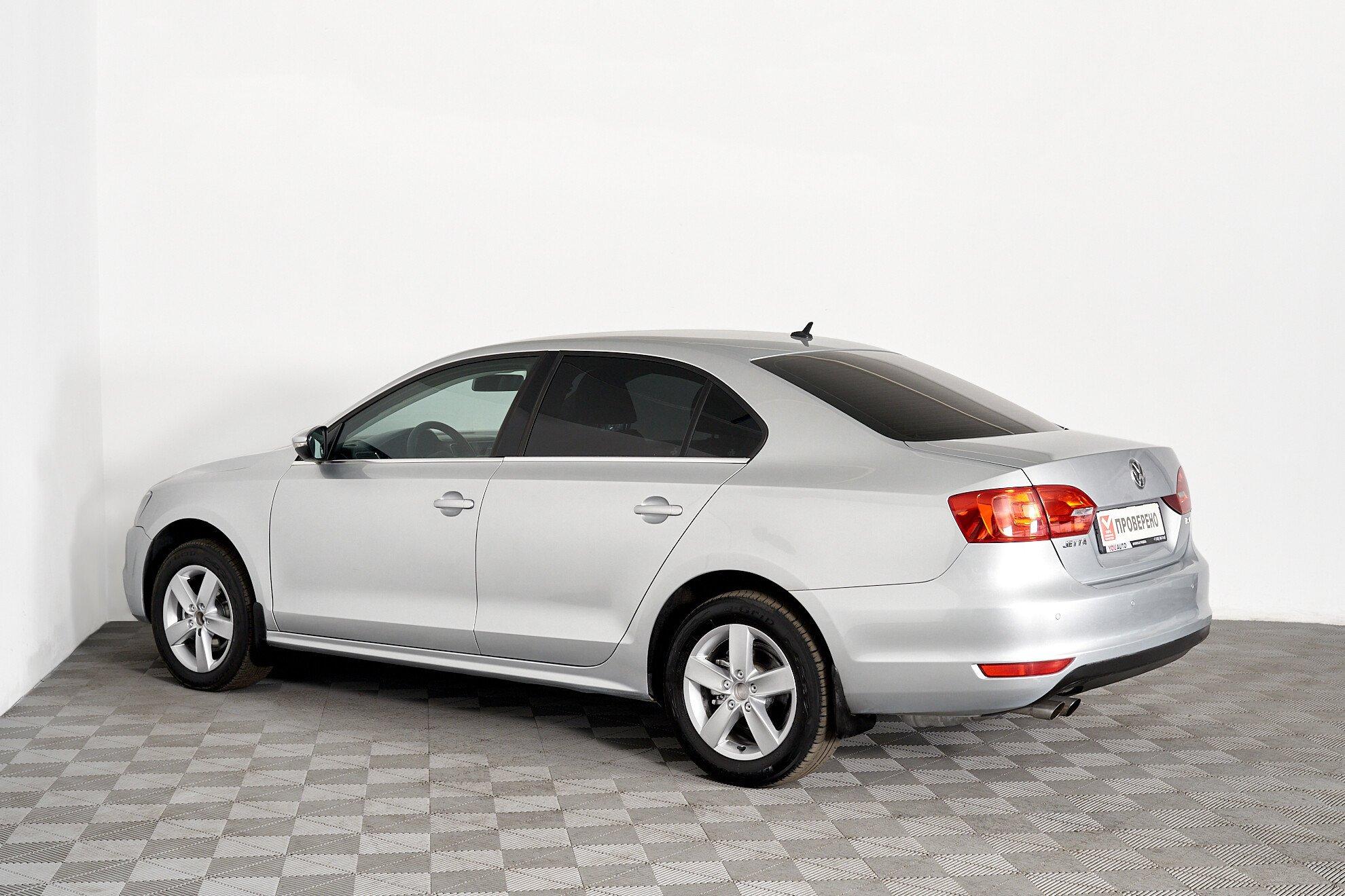 Volkswagen Jetta 2011, серебряный