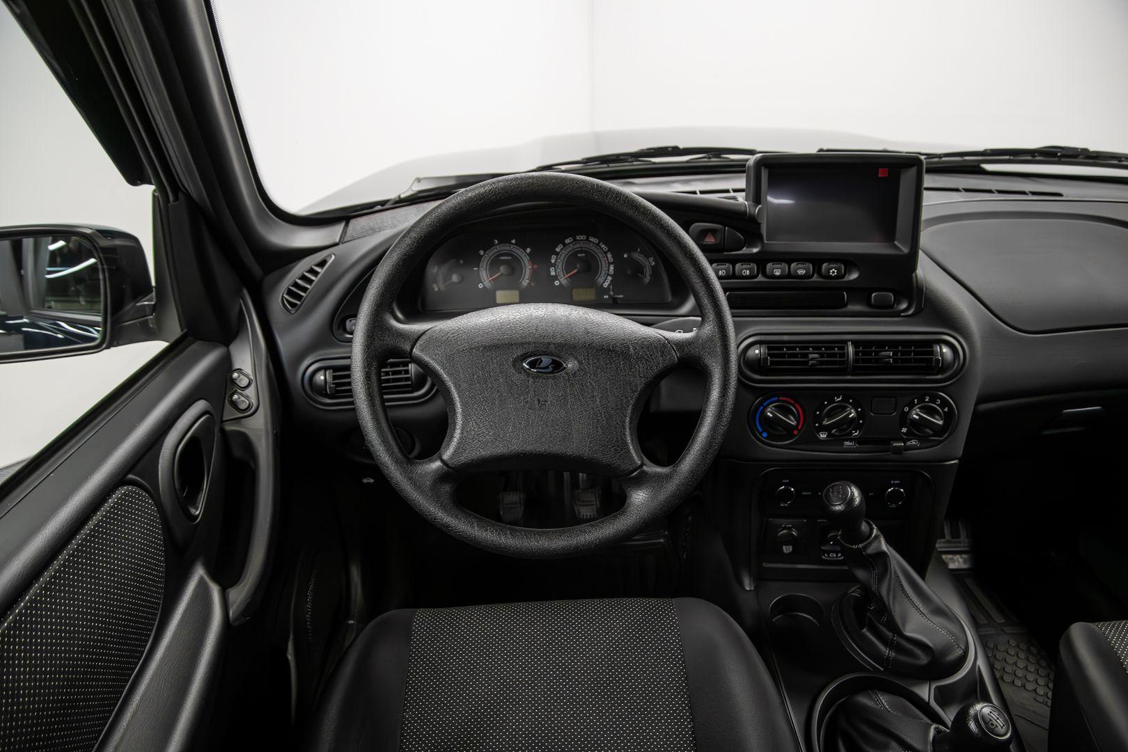 LADA (ВАЗ) Niva 2024, зеленый