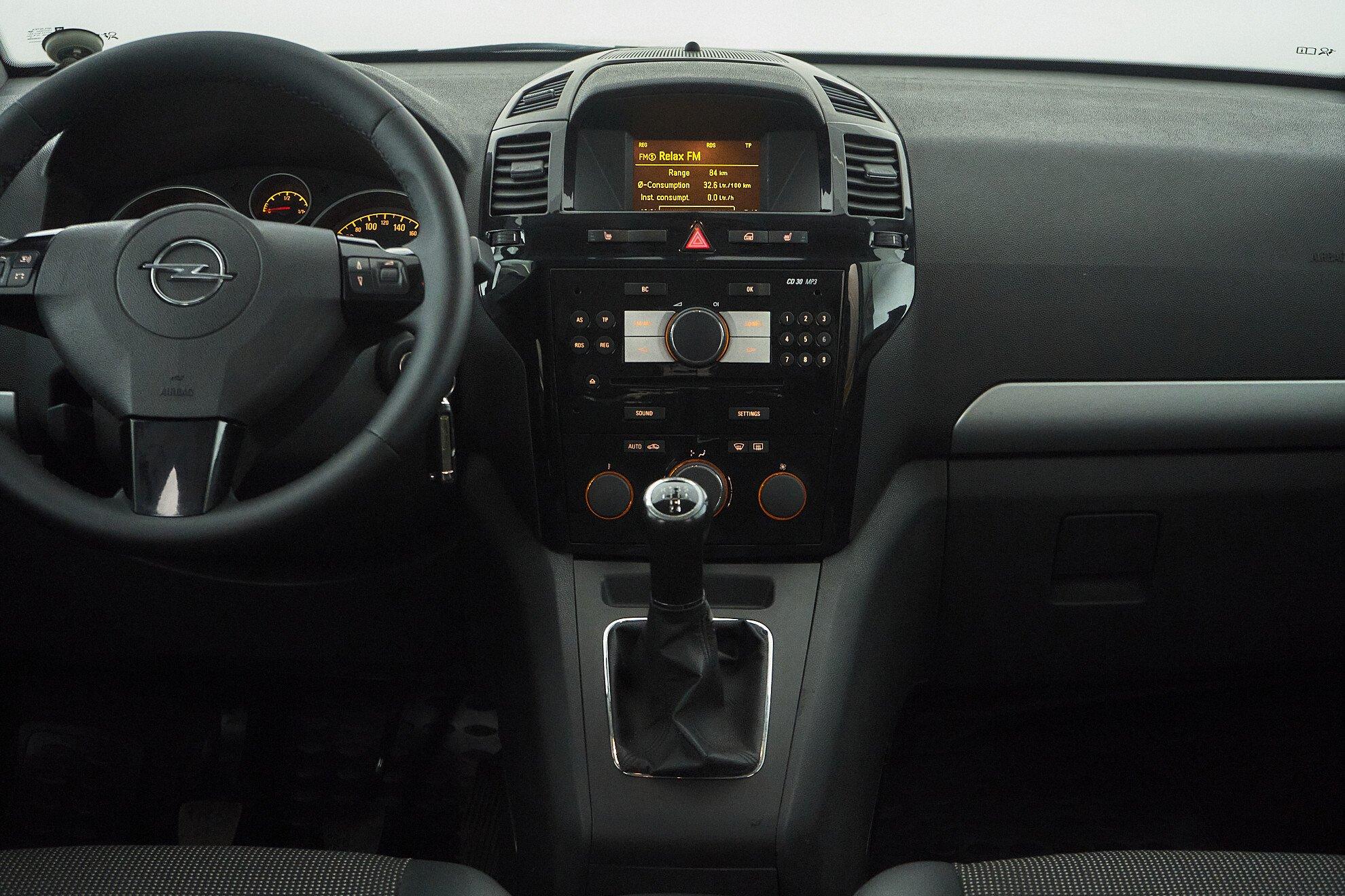 Opel Zafira 2011, серый
