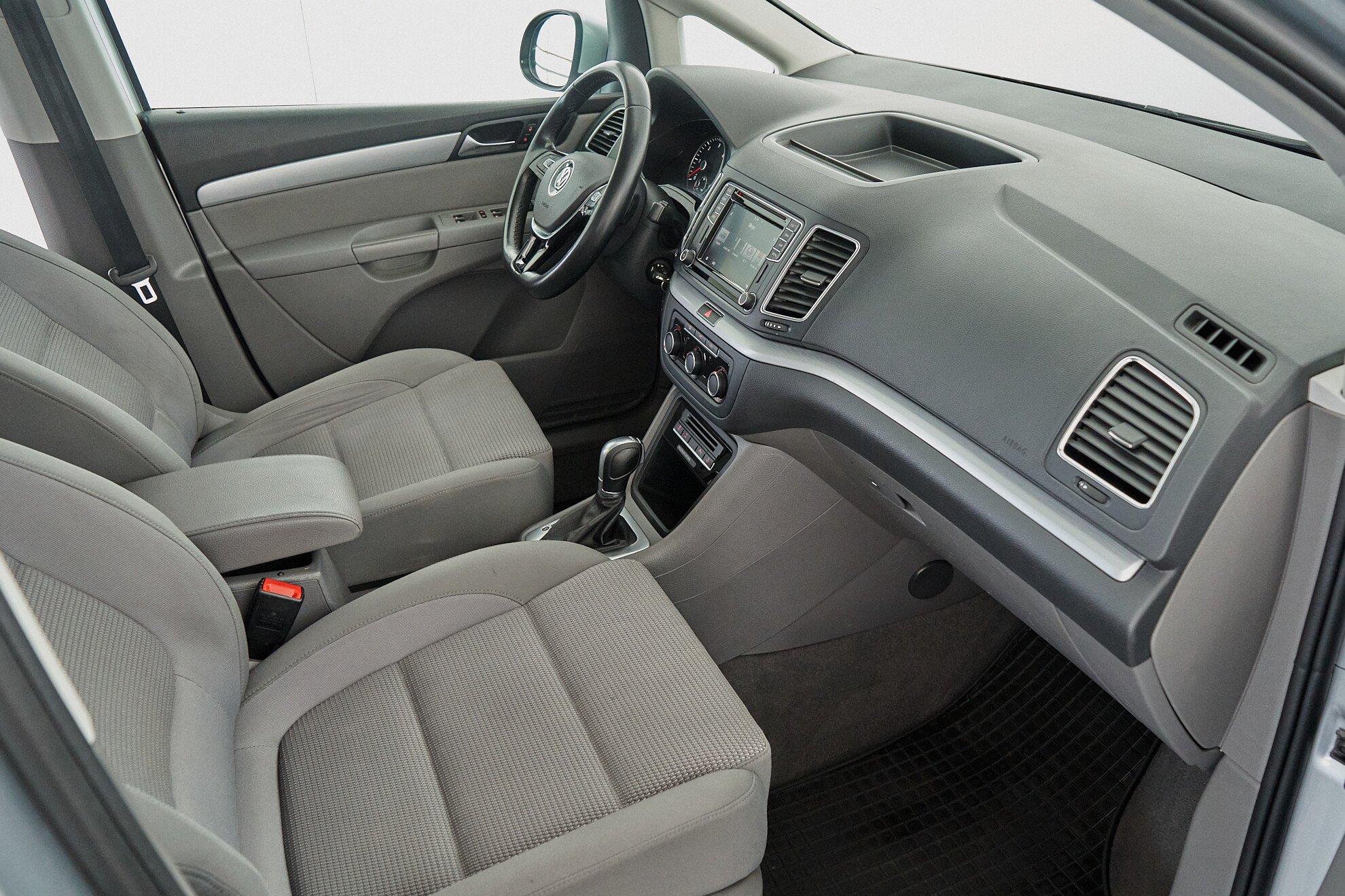 Volkswagen Sharan 2019, серебряный